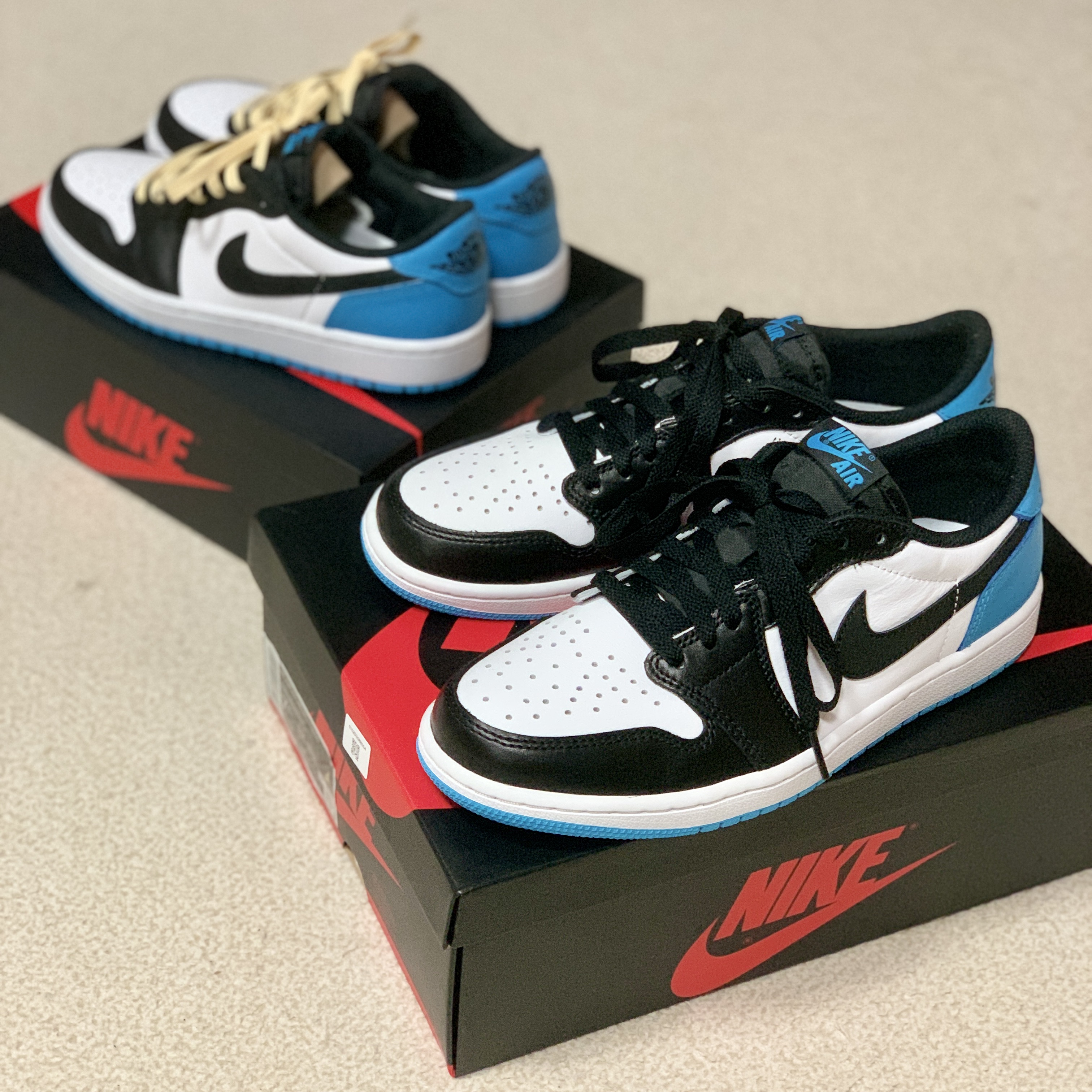 Jordan 1 Retro Low OG Black and Dark Powder Blue, (W) Jordan 1 Retro Low OG Black and Dark Powder Blue 착용 스타일 - 1