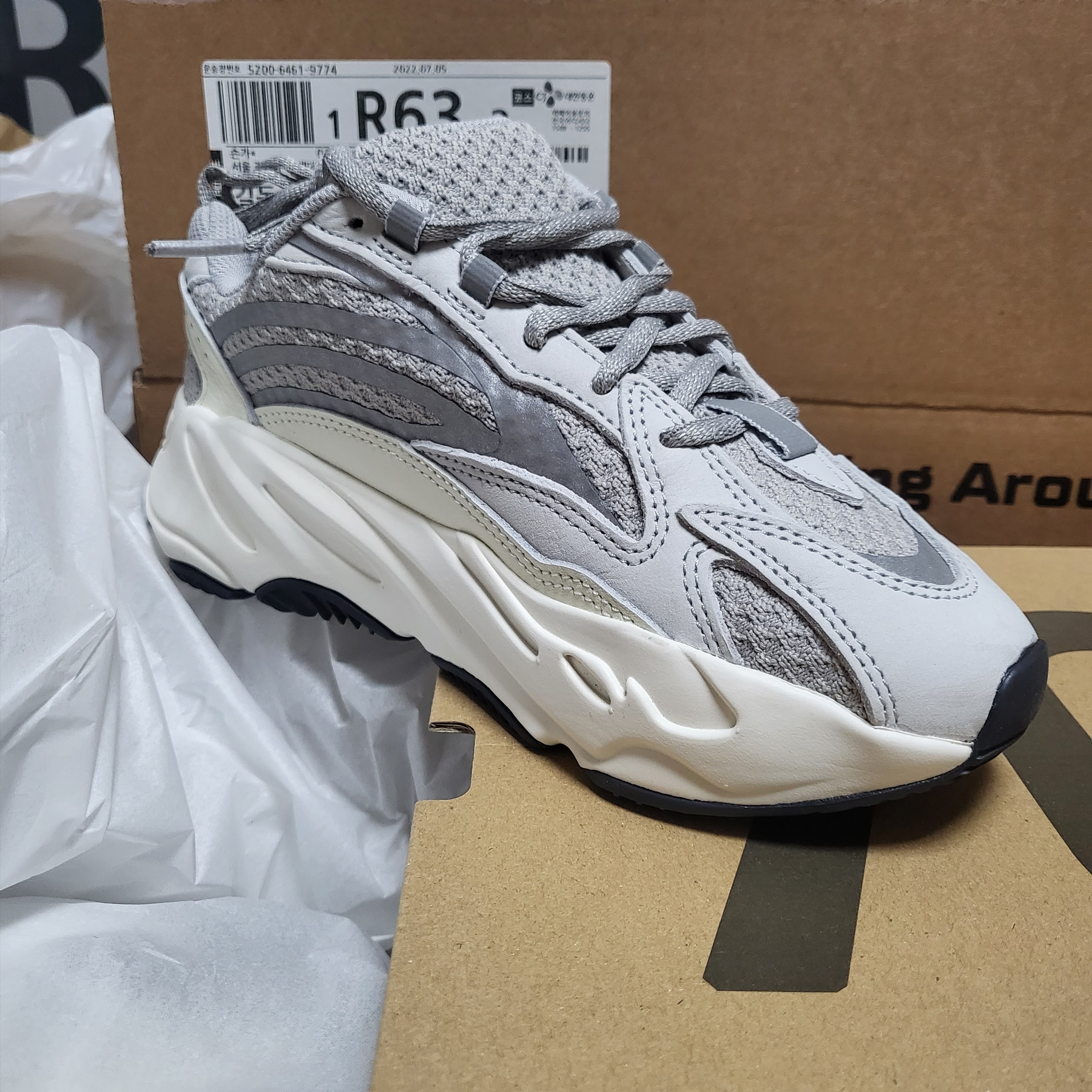 Adidas Yeezy Boost 700 V2 Static 2022 착용 스타일