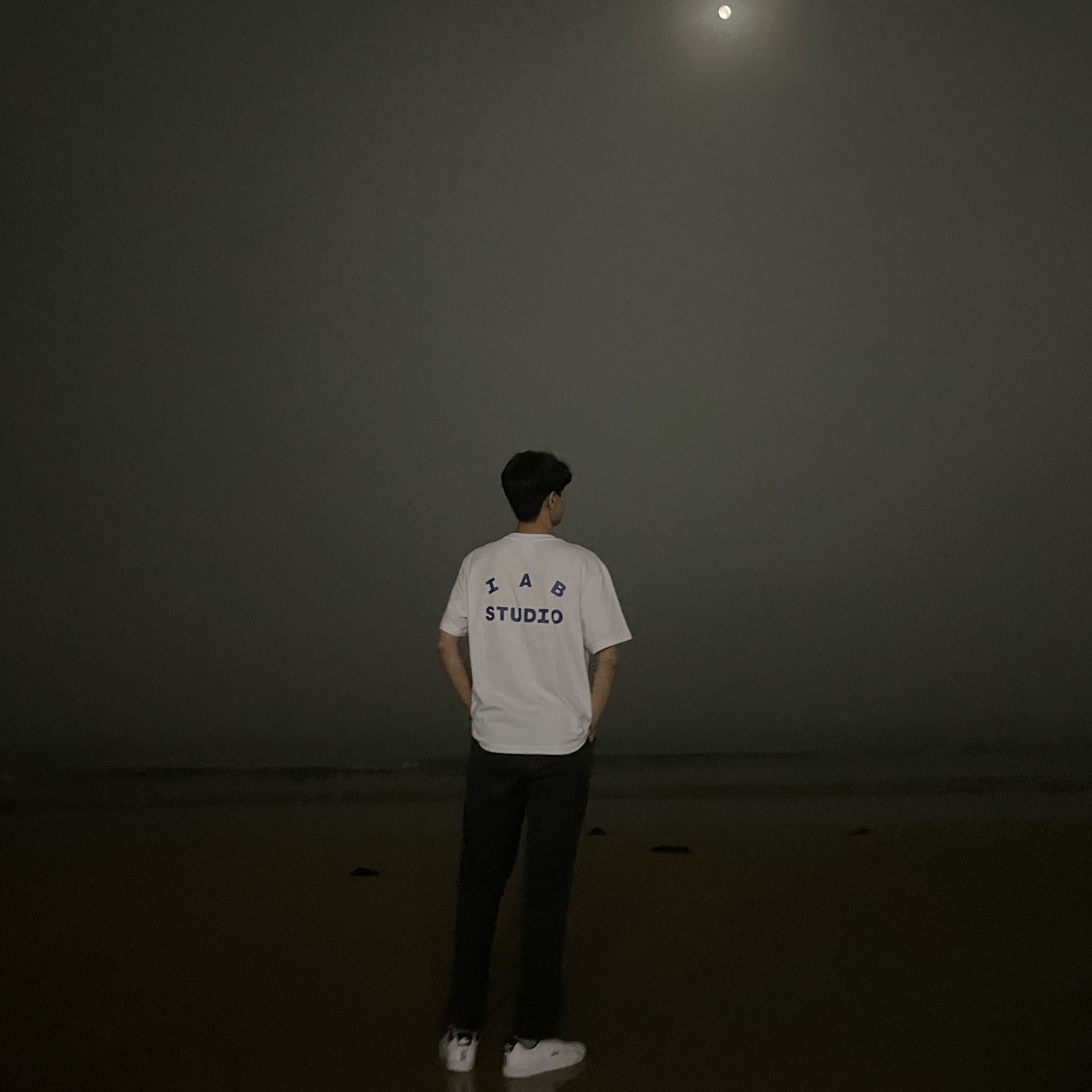 IAB Studio T-Shirt White Navy - 22FW 착용 스타일 - 2