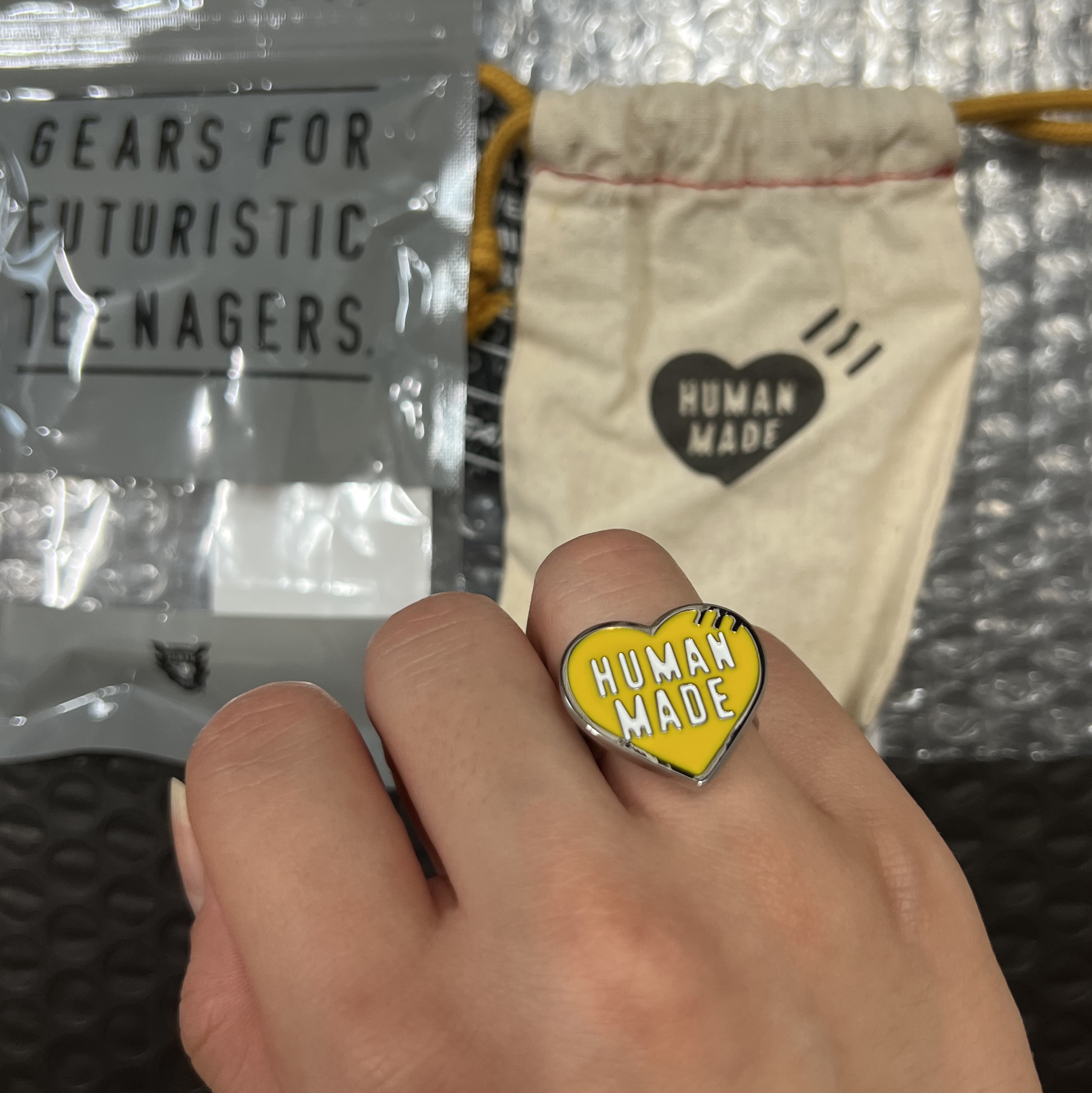 Human Made Heart Ring Yellow 착용 스타일