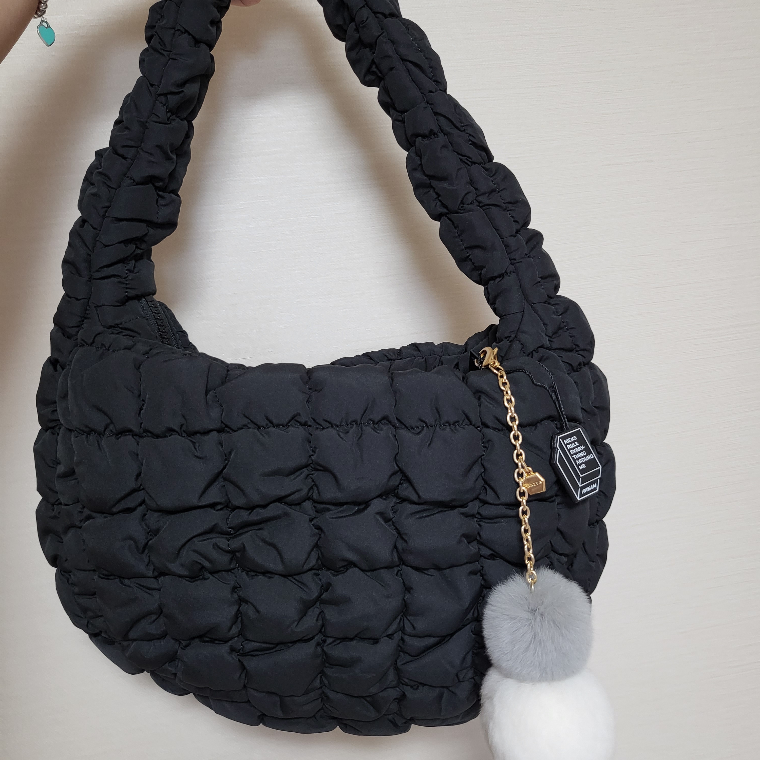 COS Quilted Mini Bag Black 착용 스타일
