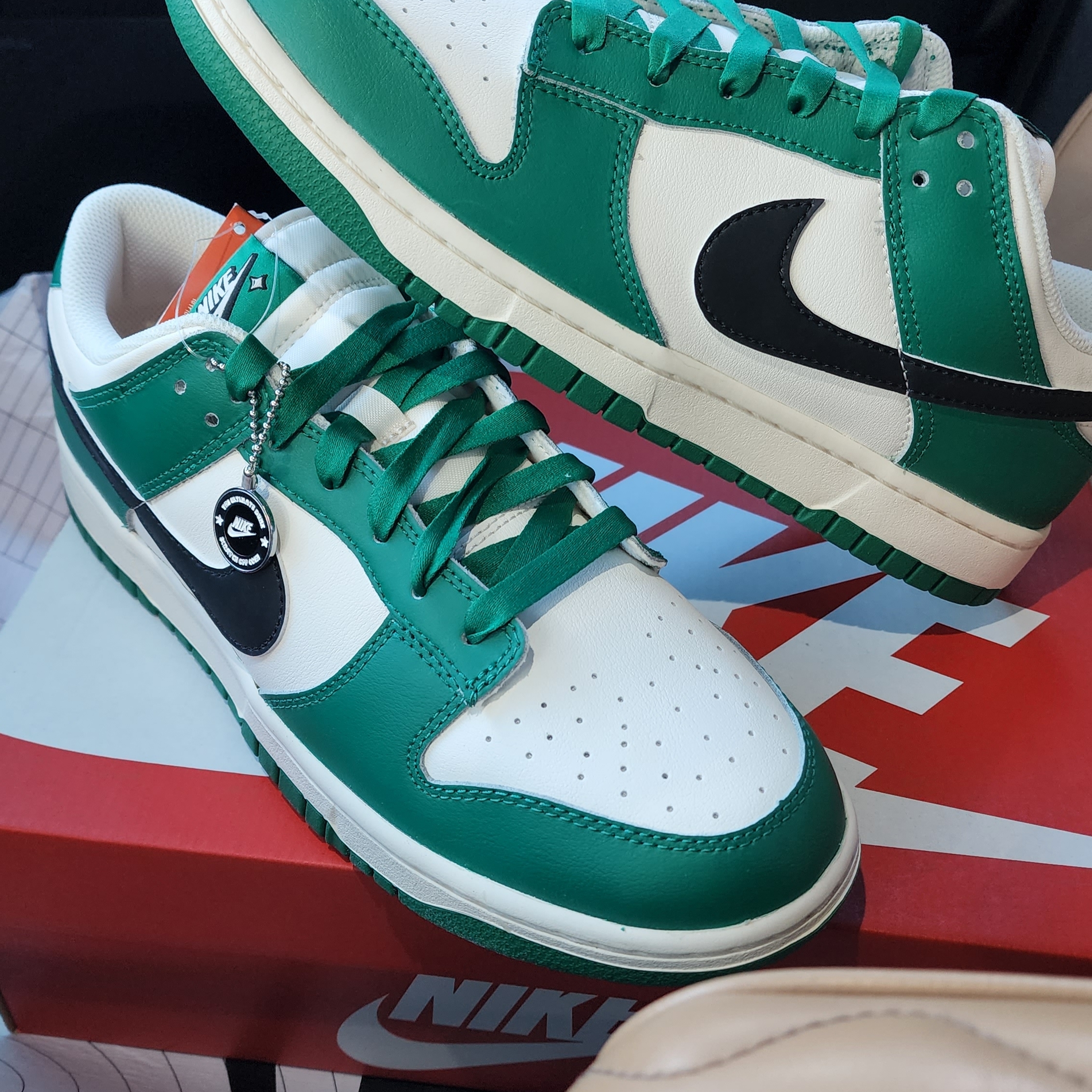 Nike Dunk Low Retro SE Jackpot Malachite 착용 스타일 - 2