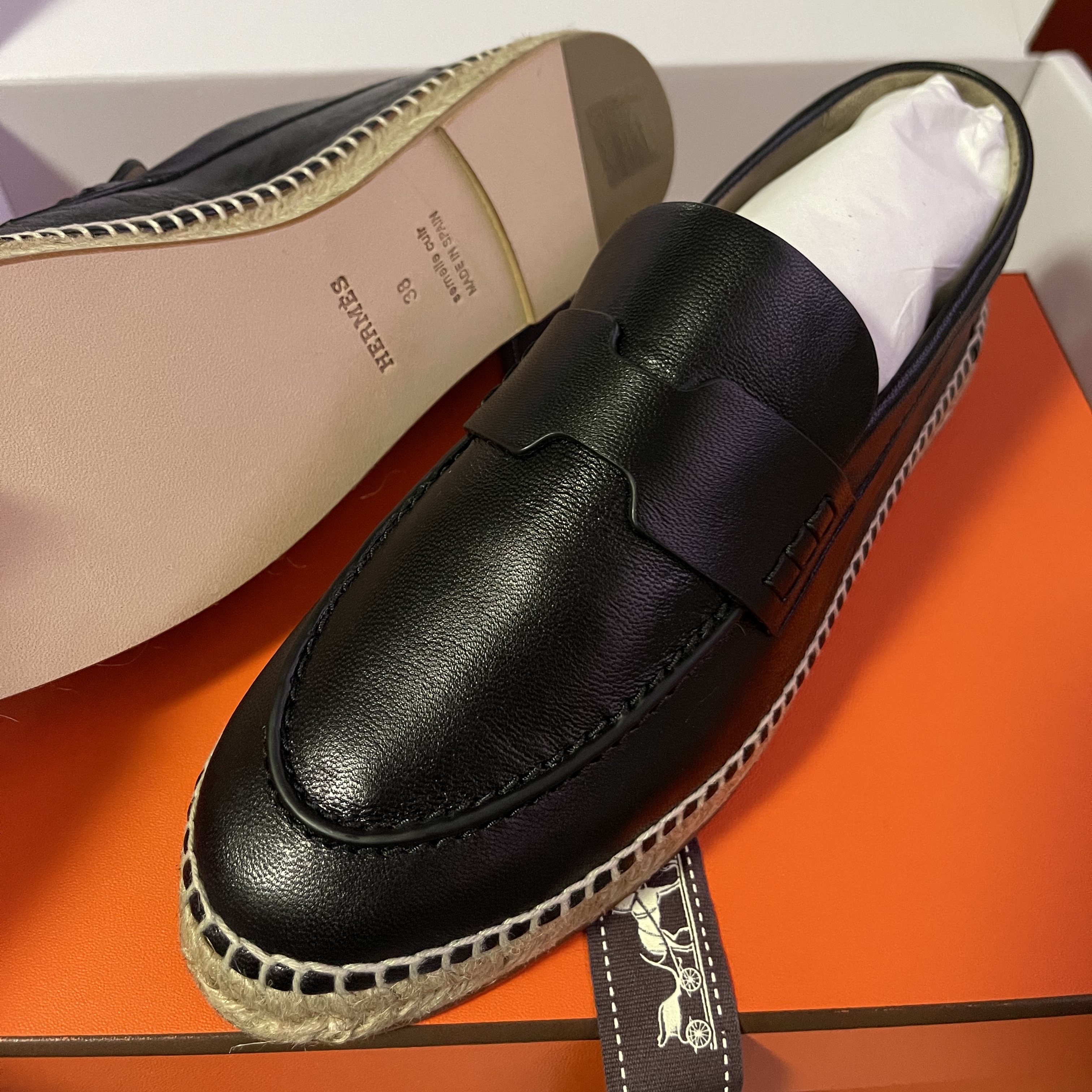 (W) Hermes Paris Loafers Goatskin & Palladium Noir, (W) Hermes Royal Loafers Goatskin & Permabrass Noir 착용 스타일