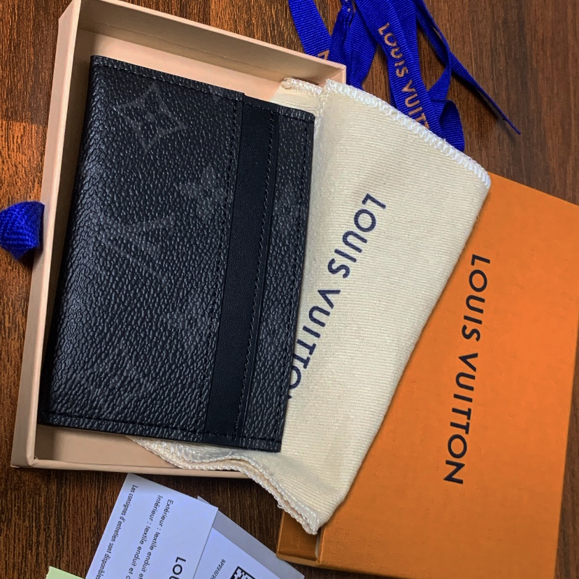 Louis Vuitton Double Card Holder Monogram Eclipse 착용 스타일