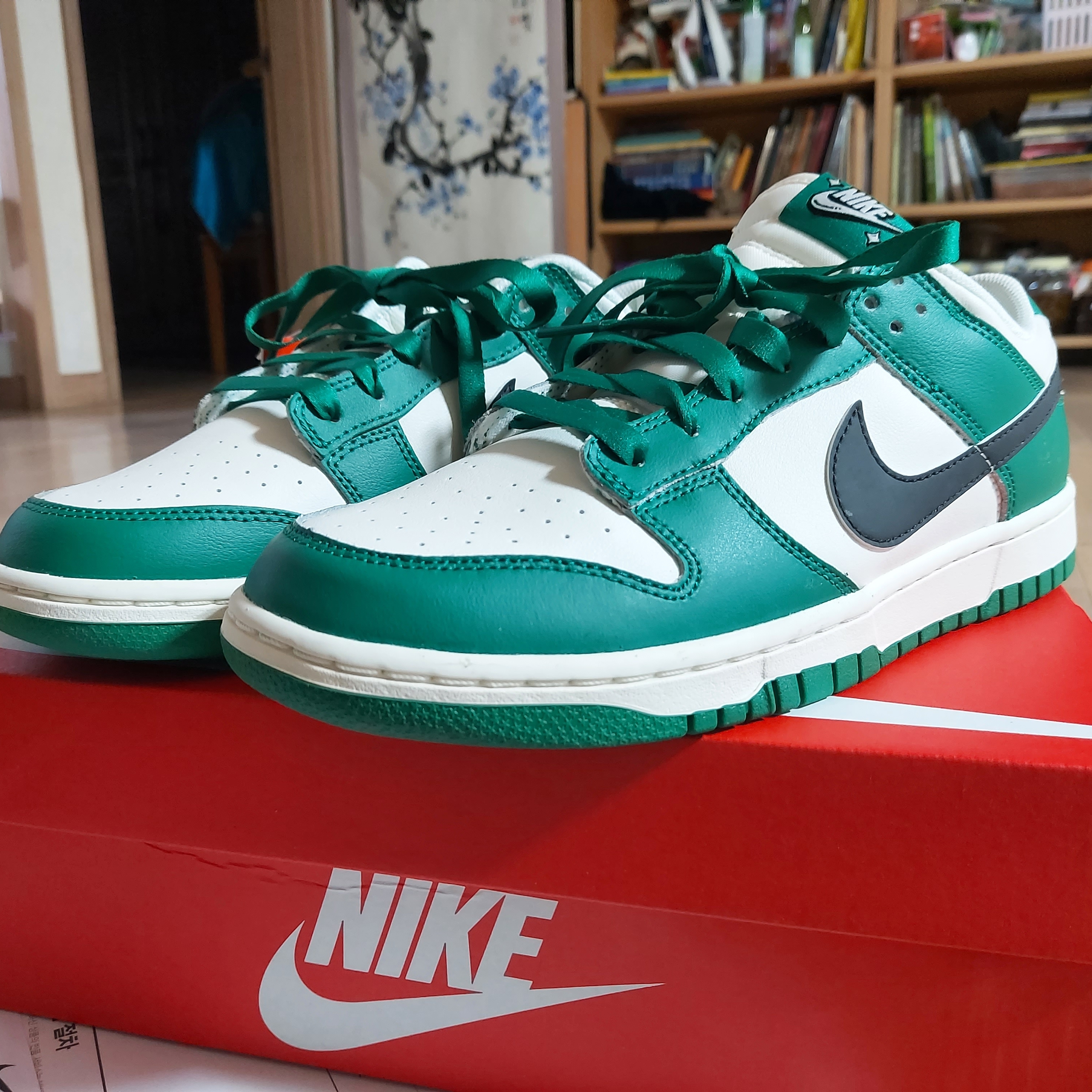 Nike Dunk Low Retro SE Jackpot Malachite 착용 스타일 - 2