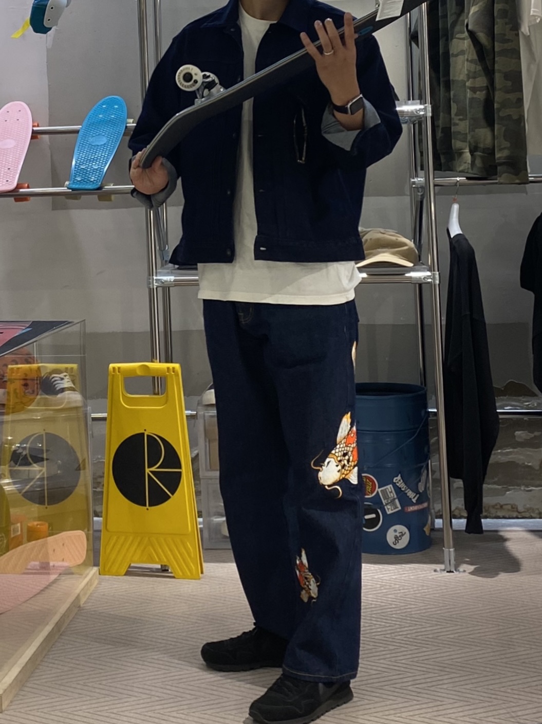 Palace Carp Jean Rinse Indigo - 21FW, Nike x Comme des Garcons Air Pegasus 83 Black White 착용 스타일 - 1