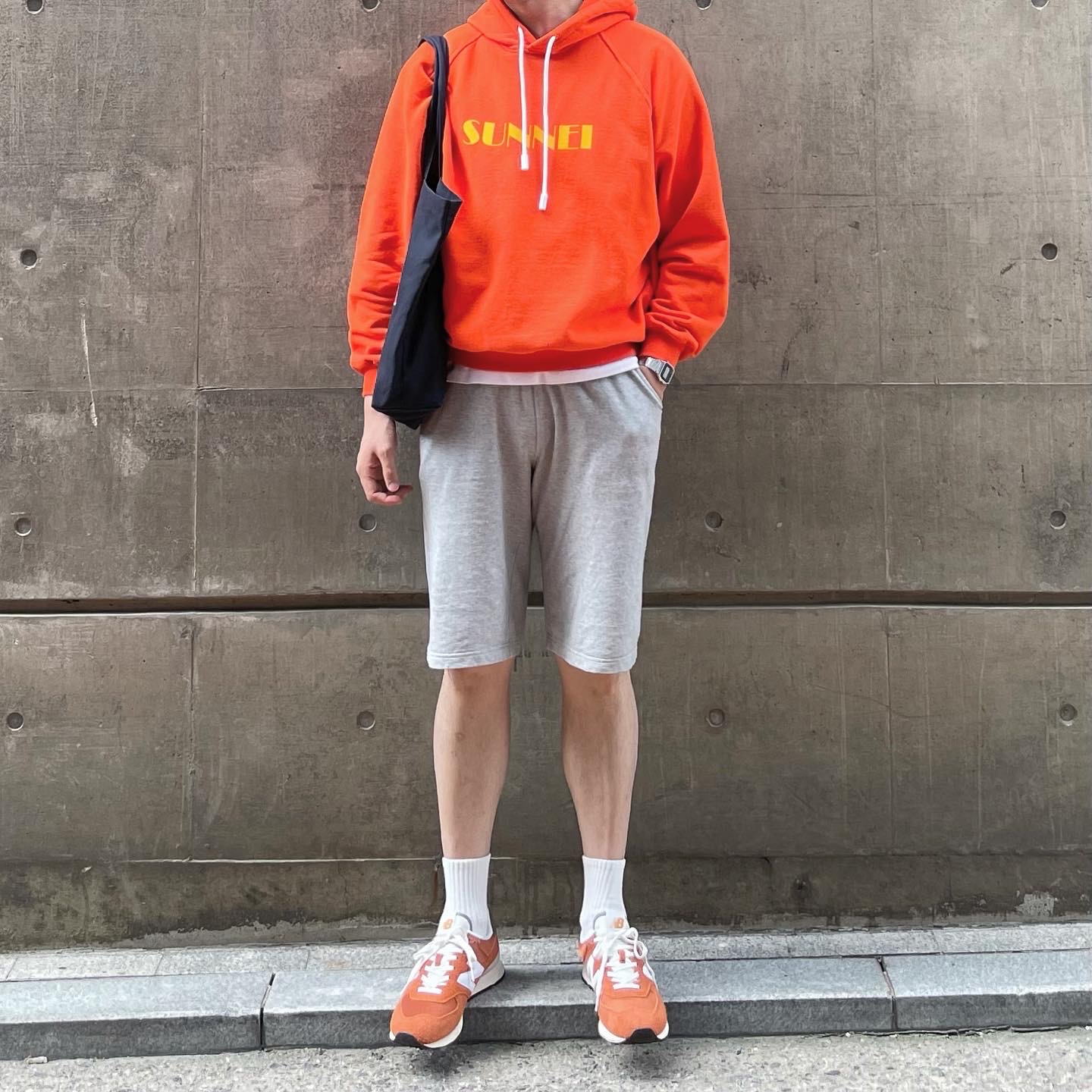 New Balance 574 Heritage Orange Burst White 착용 스타일 - 1
