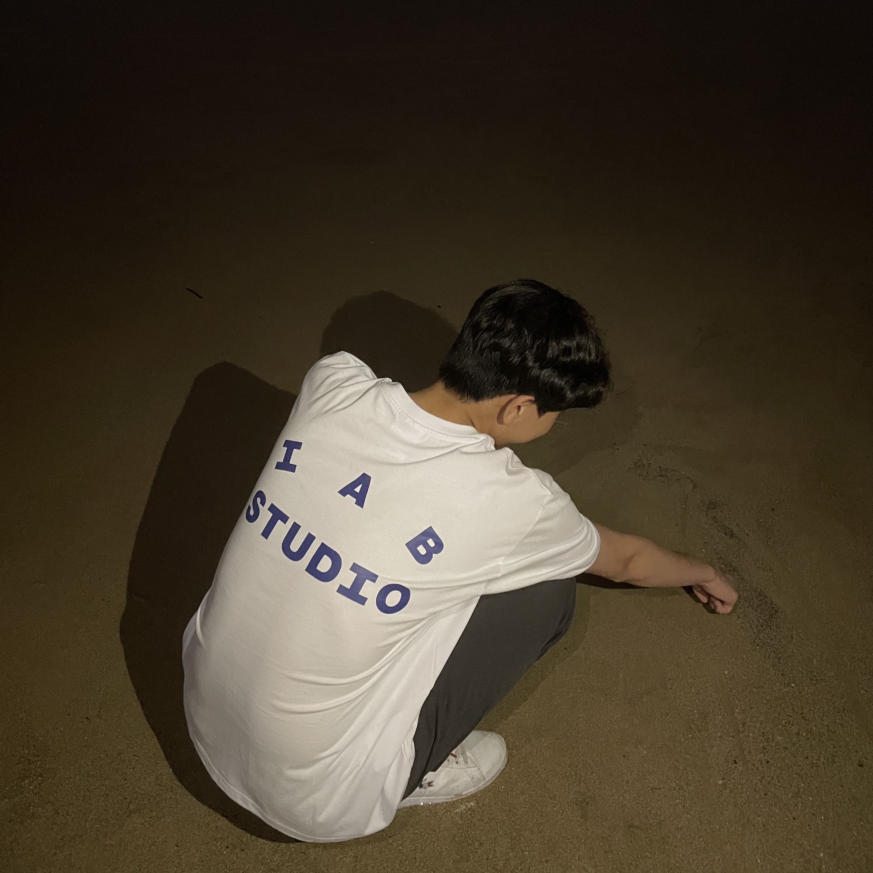 IAB Studio T-Shirt White Navy - 22FW 착용 스타일 - 1