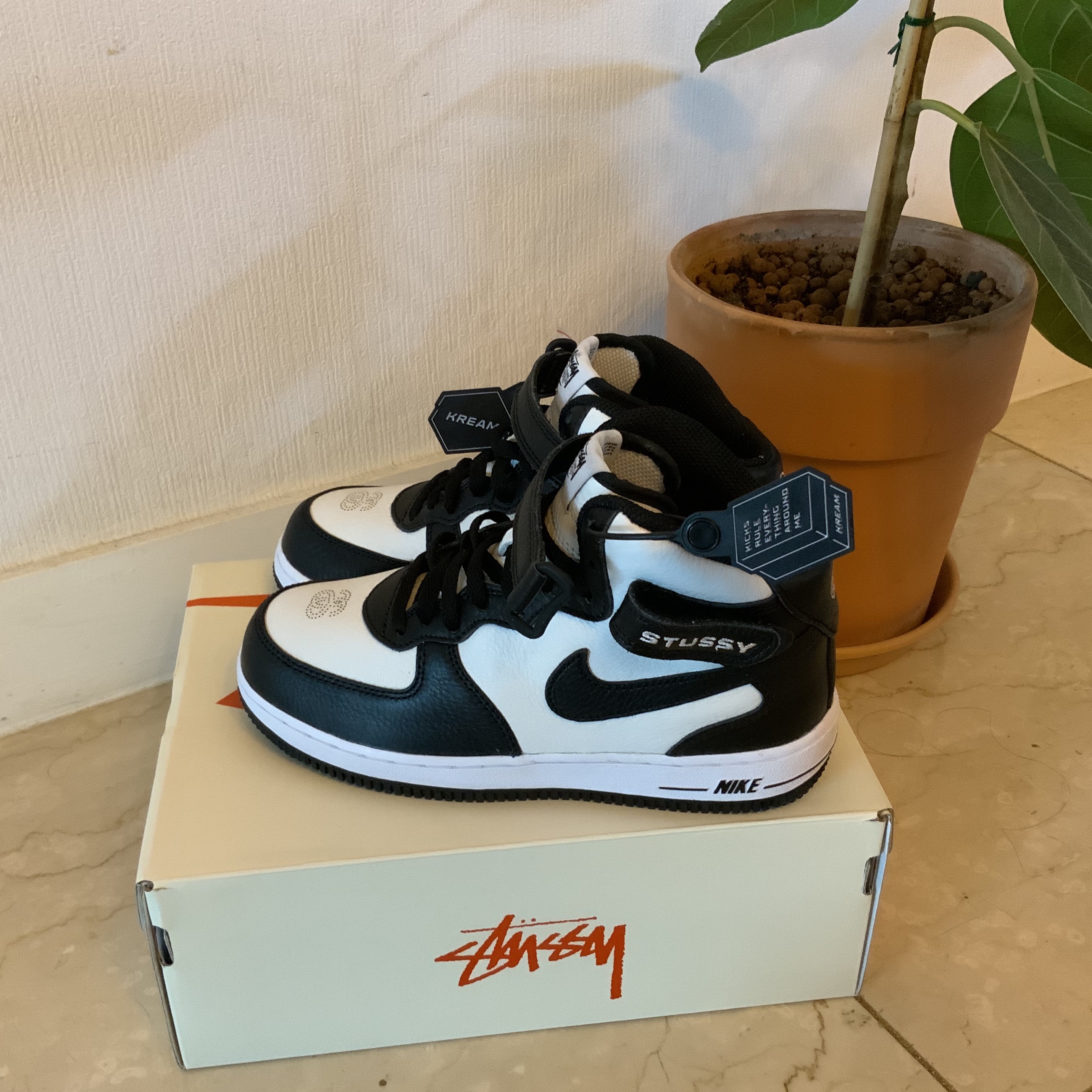 (PS) Nike x Stussy Air Force 1 '07 Mid SP Black and Light Bone 착용 스타일