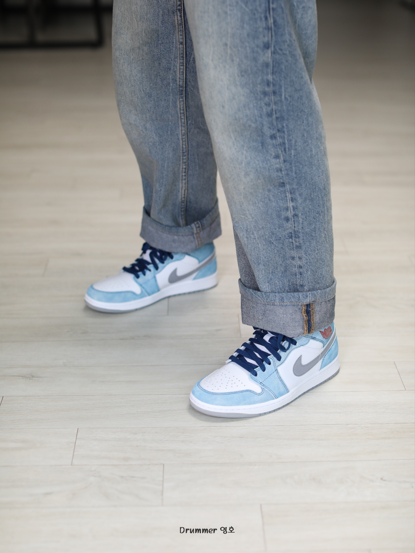Jordan 1 Mid SE French Blue Fire Red 착용 스타일