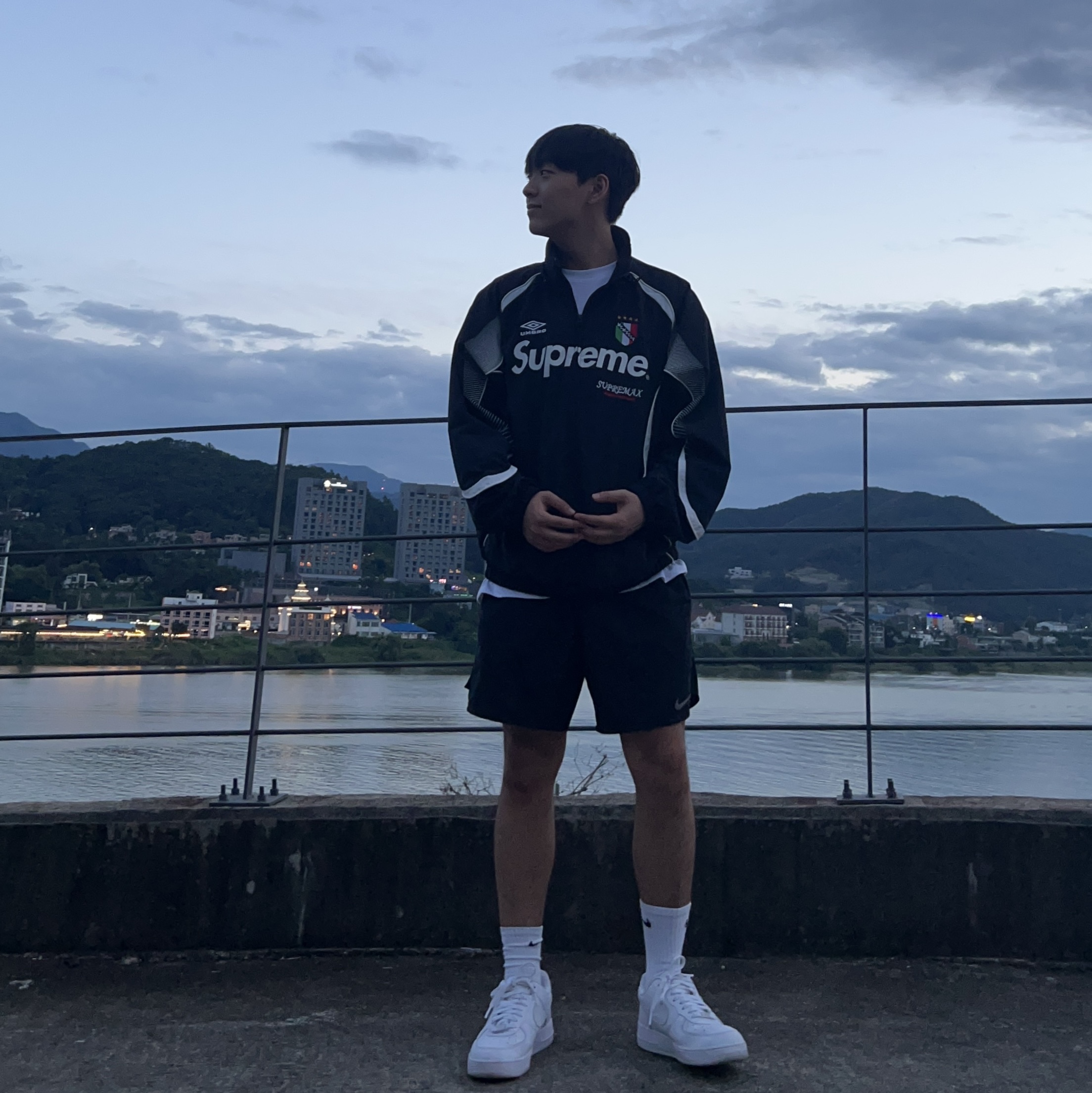 Supreme x Umbro Track Jacket Black - 22SS, Nike Air Force 1 '07 Low White 착용 스타일
