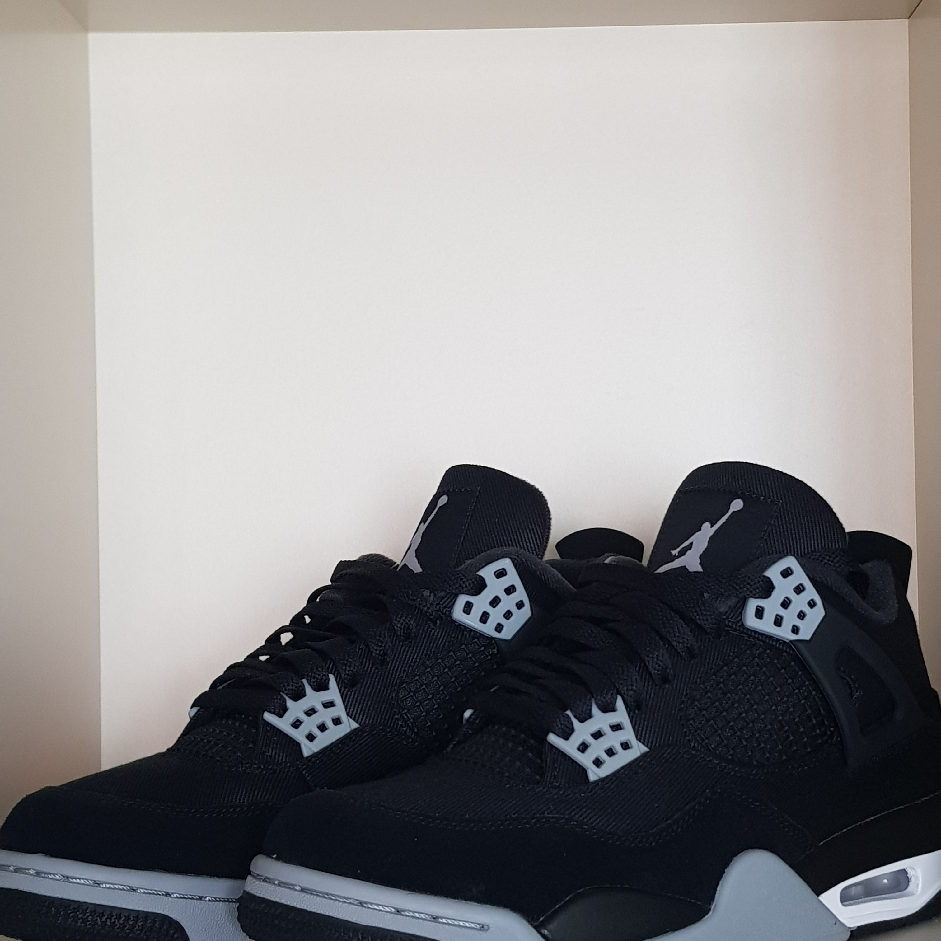 Jordan 4 Retro SE Black and Light Steel 착용 스타일 - 2
