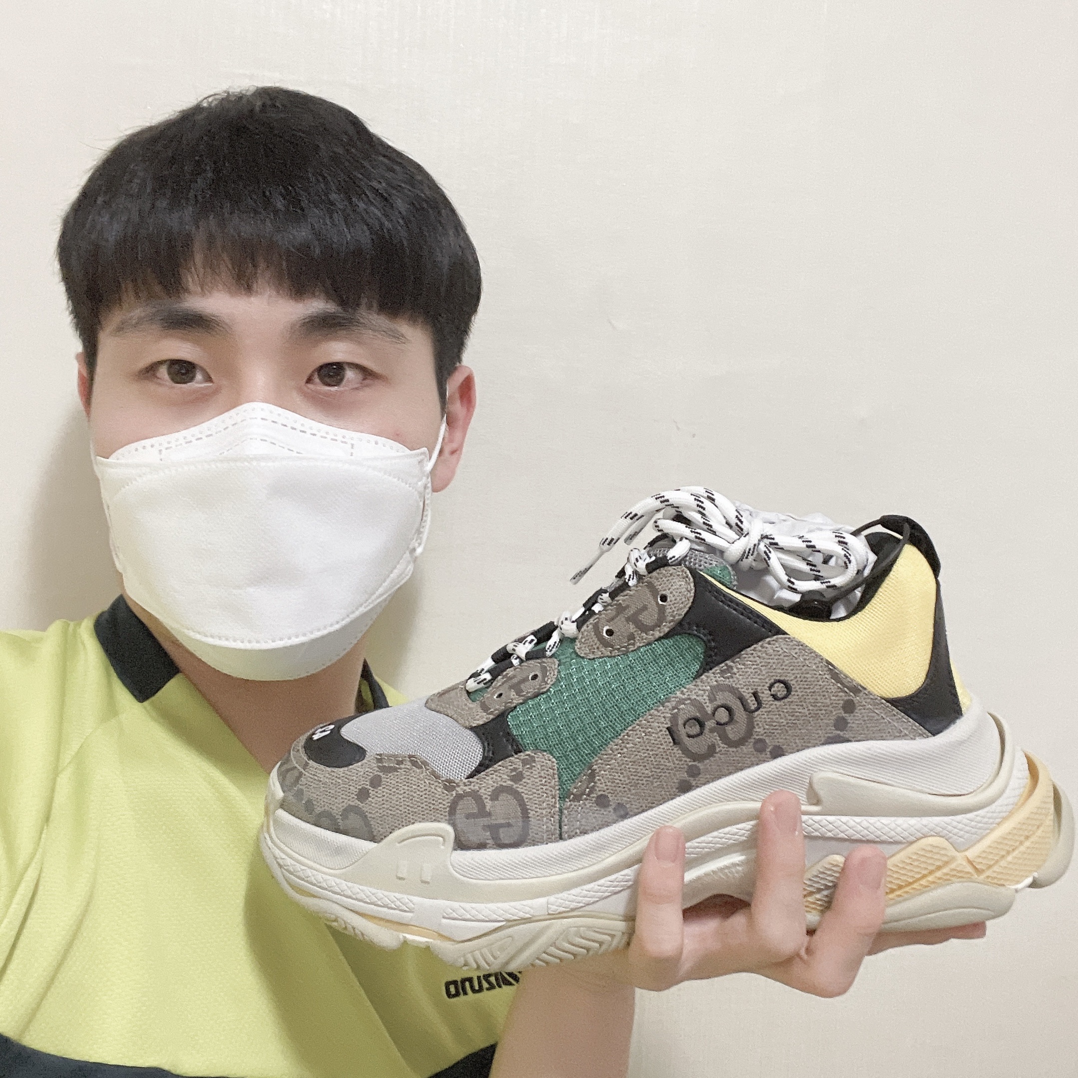 Balenciaga x Gucci The Hacker Project Triple S Sneakers Beige Ebony GG Supreme Yellow Green 착용 스타일 - 2