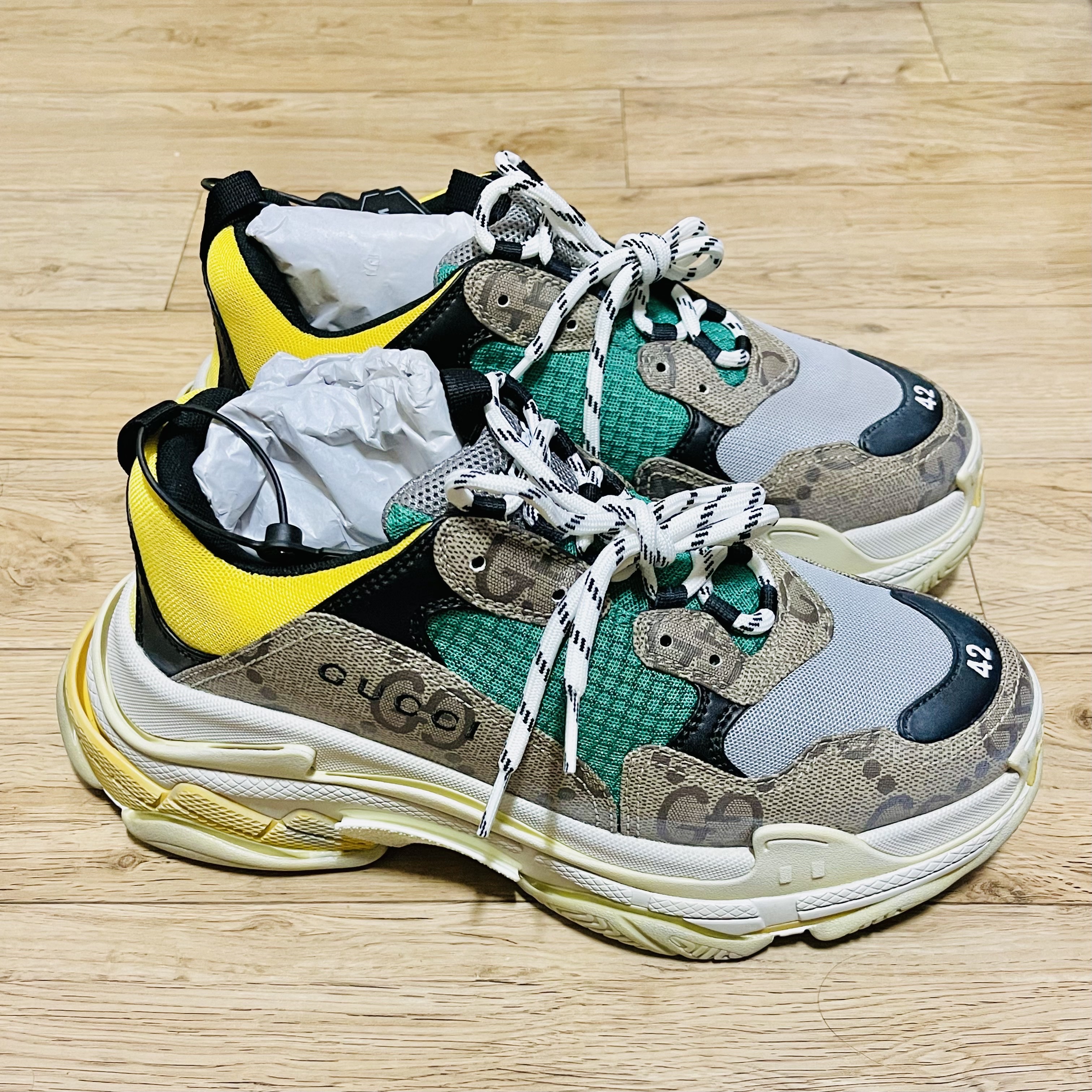 Balenciaga x Gucci The Hacker Project Triple S Sneakers Beige Ebony GG Supreme Yellow Green 착용 스타일 - 1