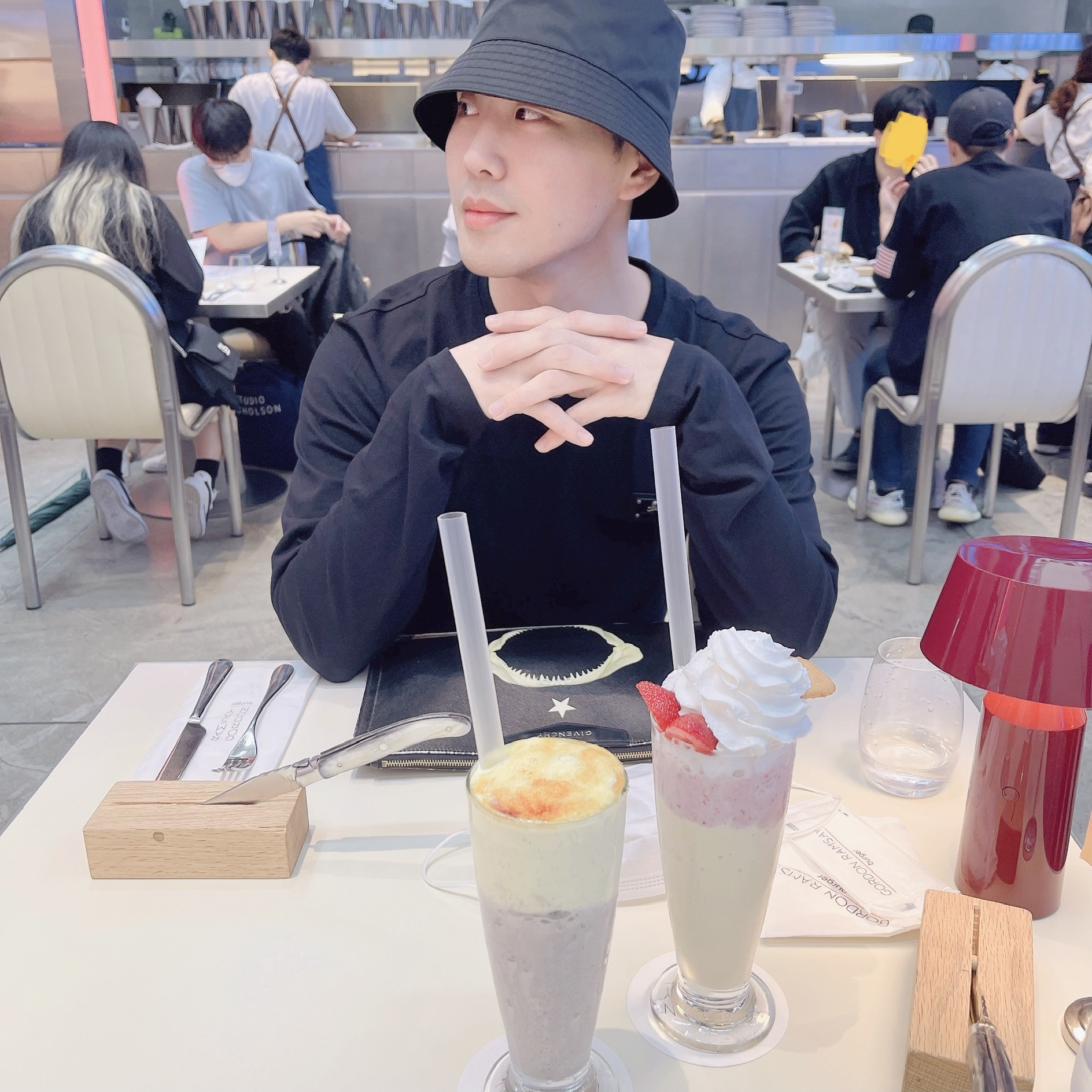 Prada Re-Nylon Bucket Hat Black 착용 스타일