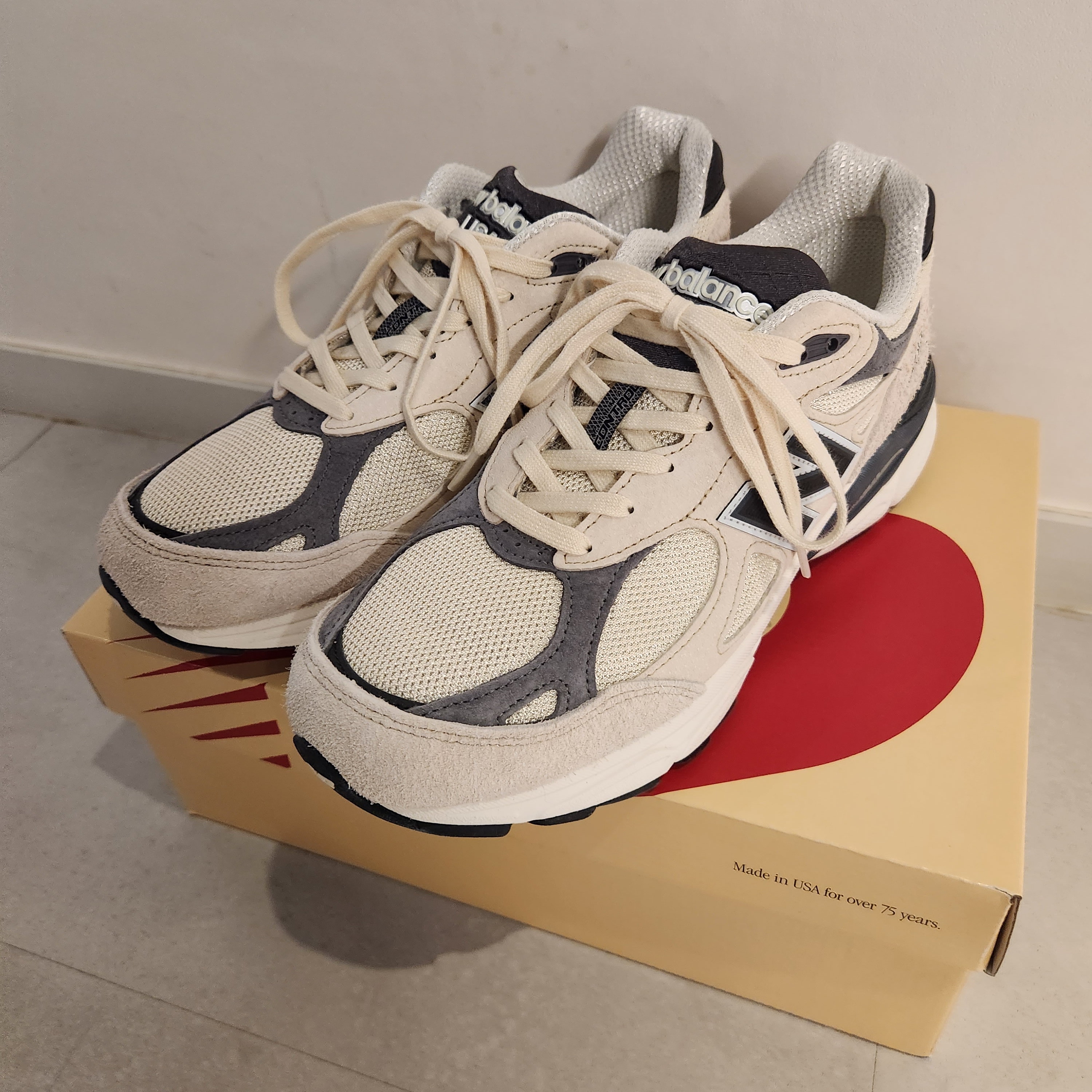 New Balance 990v3 Made in USA Moonbeam Macadamia Nut 착용 스타일
