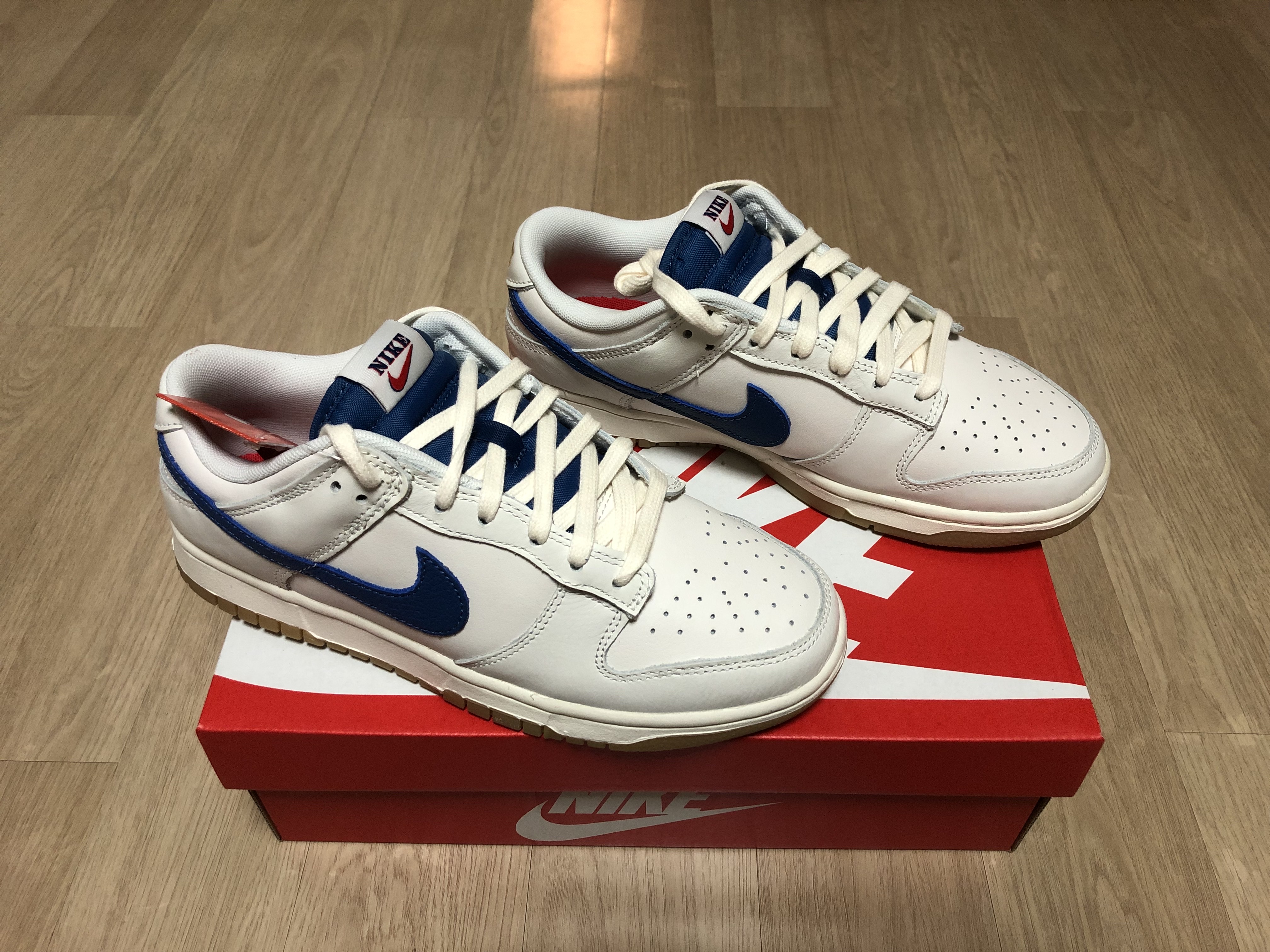 Nike Dunk Low SE Sail Dark Marina Blue 착용 스타일 - 2