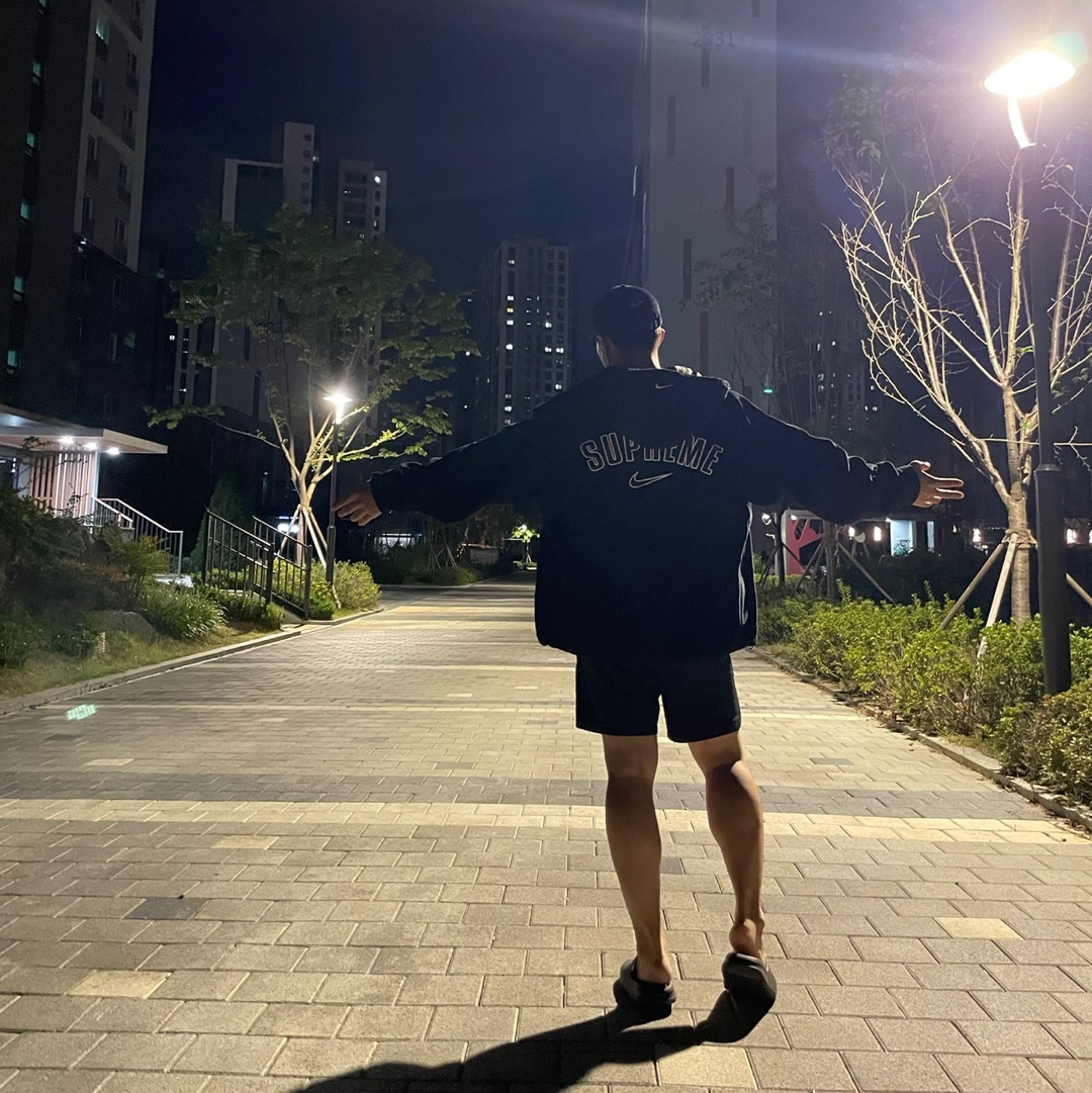 Supreme x Nike Arc Corduroy Hooded Jacket Black - 22SS, Supreme x Nike Arc Corduroy 6-Panel Black - 22SS 착용 스타일 - 2