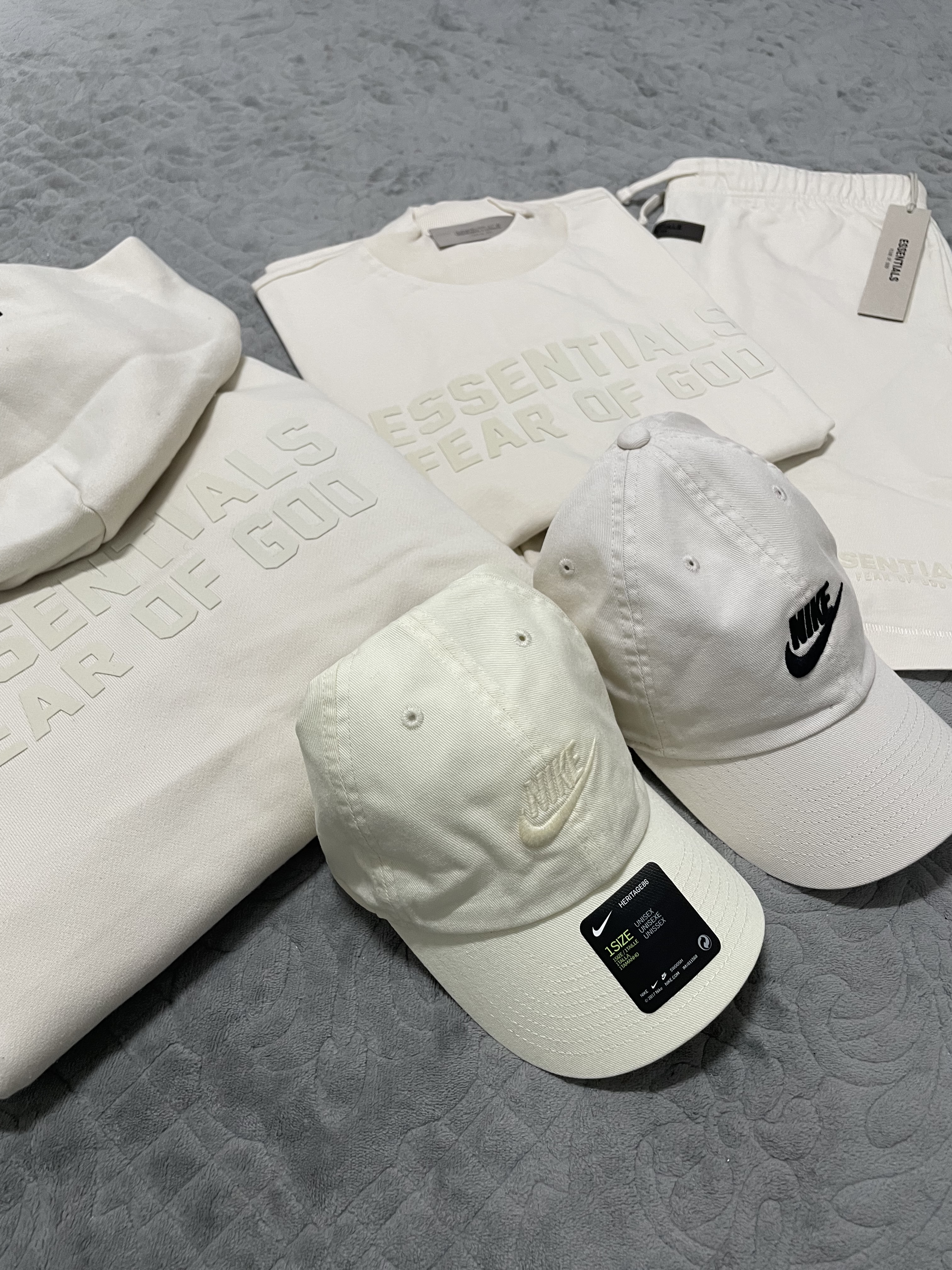 COS Quilted Oversized Shoulder Bag Off White Light Beige, Nike Heritage 86 Futura Washed Cap Light Bone 착용 스타일 - 5