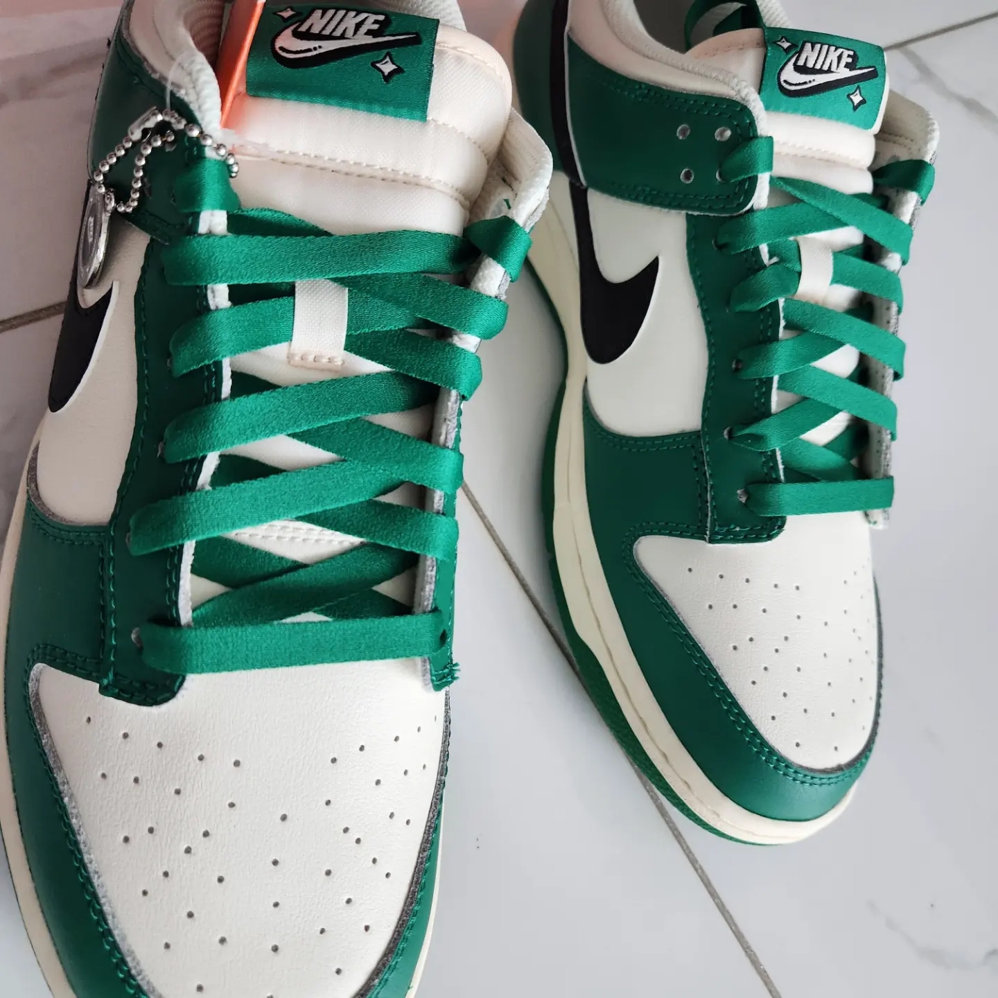 Jordan 1 Low Pine Green, Nike Dunk Low Retro SE Jackpot Malachite 착용 스타일 - 3