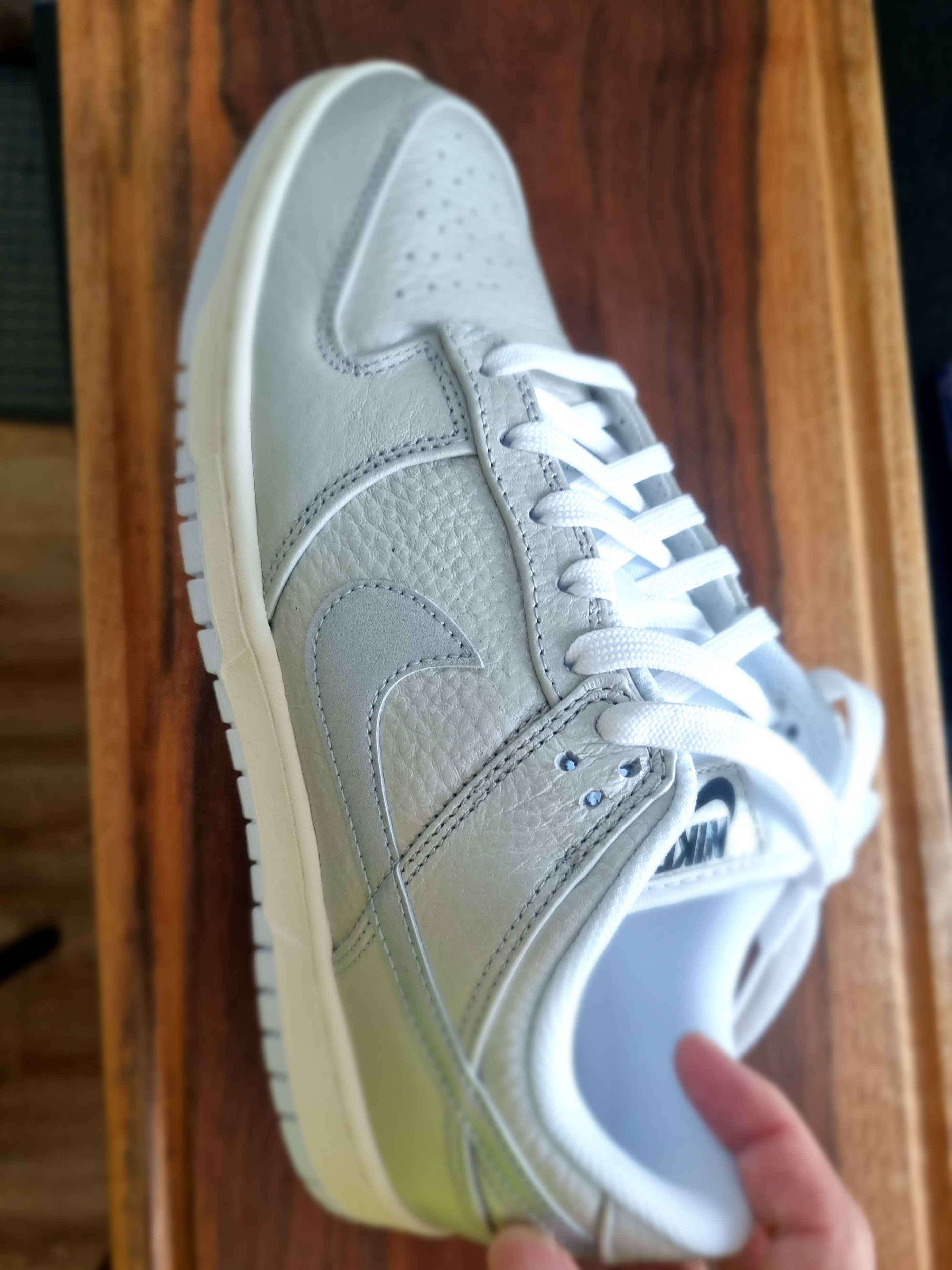 Nike Dunk Low SE Metallic Silver 착용 스타일 - 1