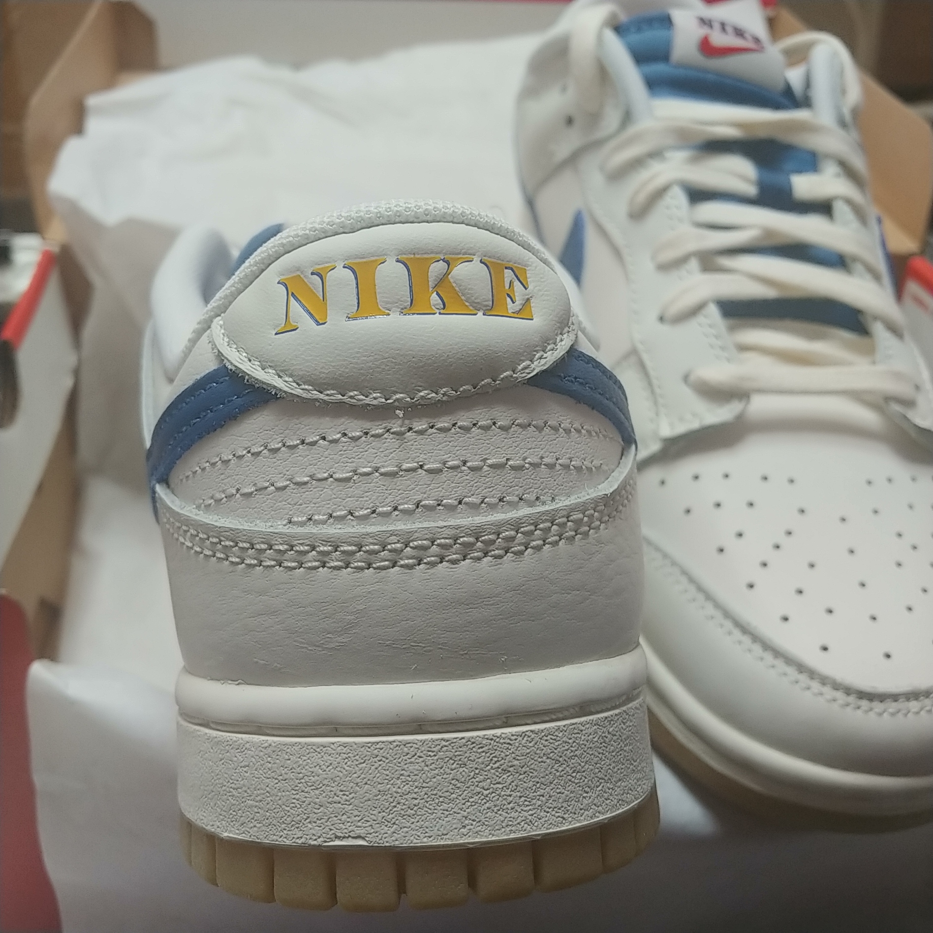 Nike Dunk Low SE Sail Dark Marina Blue 착용 스타일 - 3