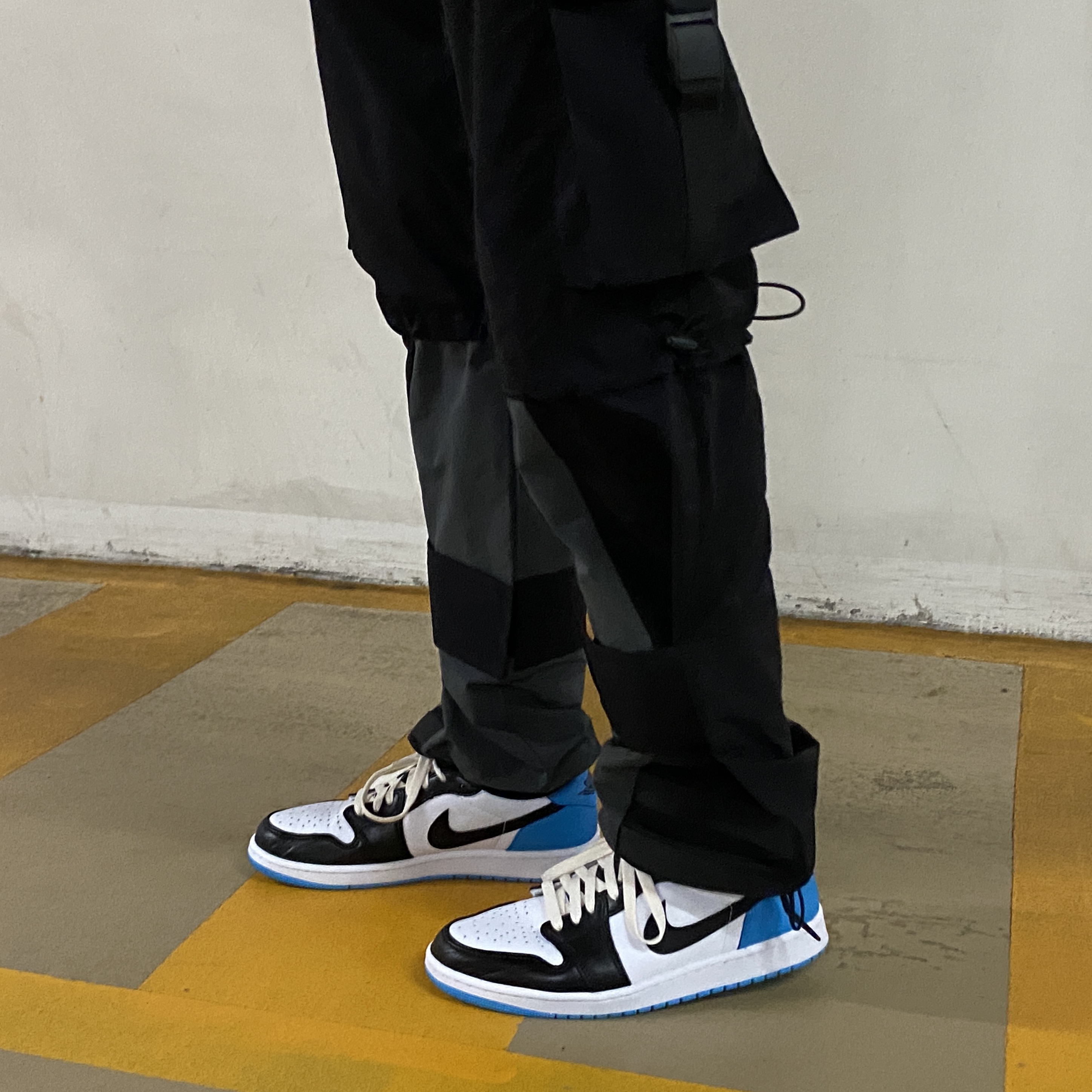 Jordan 1 Retro Low OG Black and Dark Powder Blue 착용 스타일