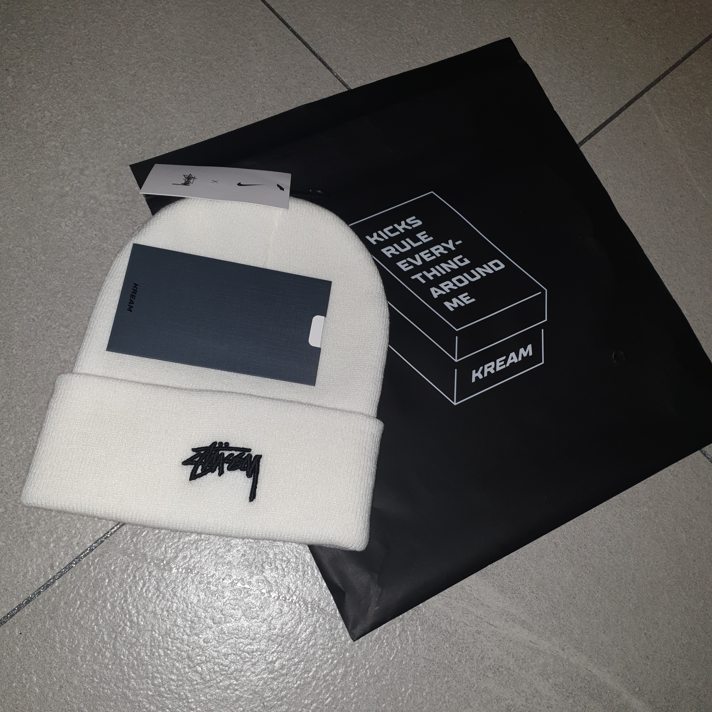 Nike x Stussy NRG Cuffed Beanie Summit White 착용 스타일 - 1