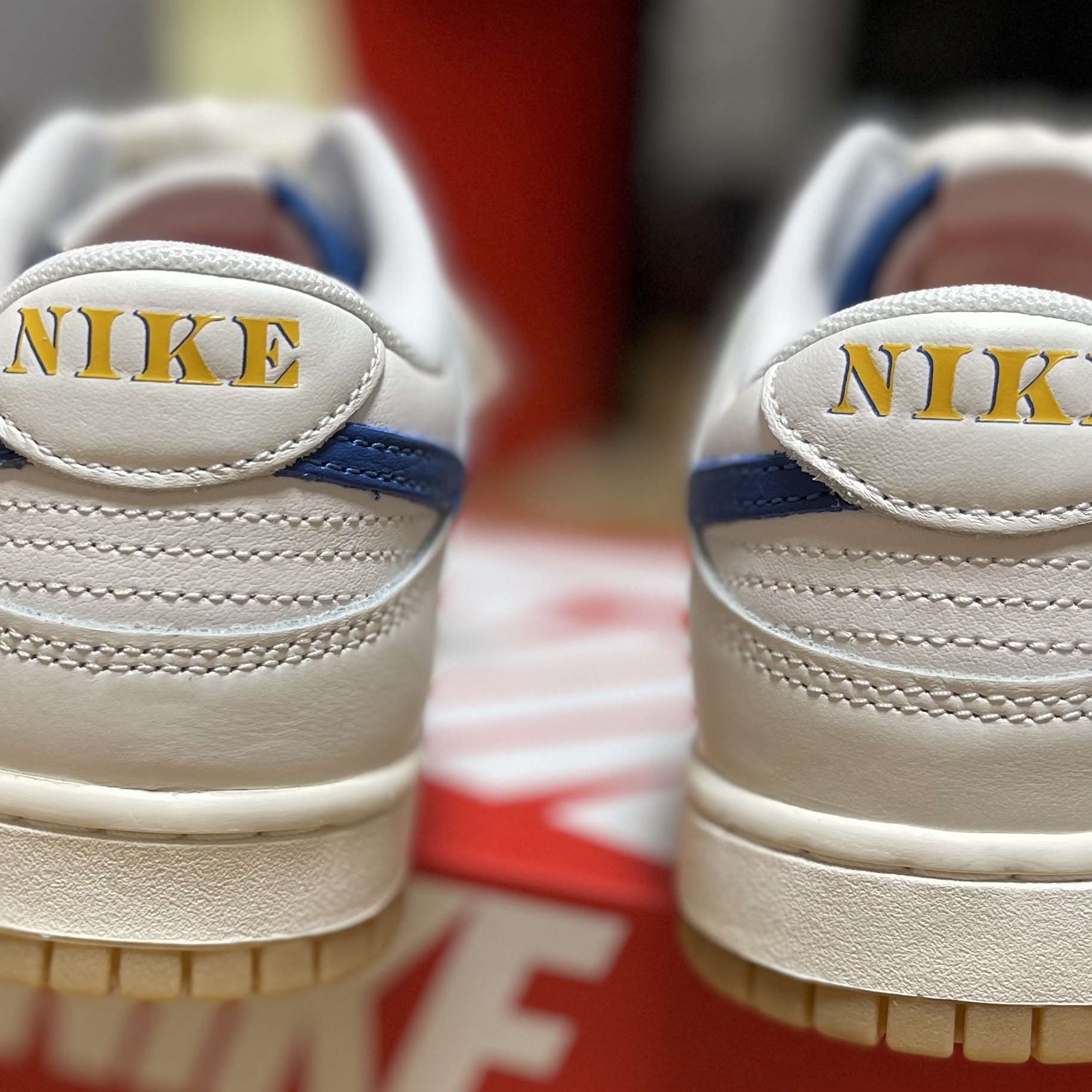 Nike Dunk Low SE Sail Dark Marina Blue 착용 스타일 - 5