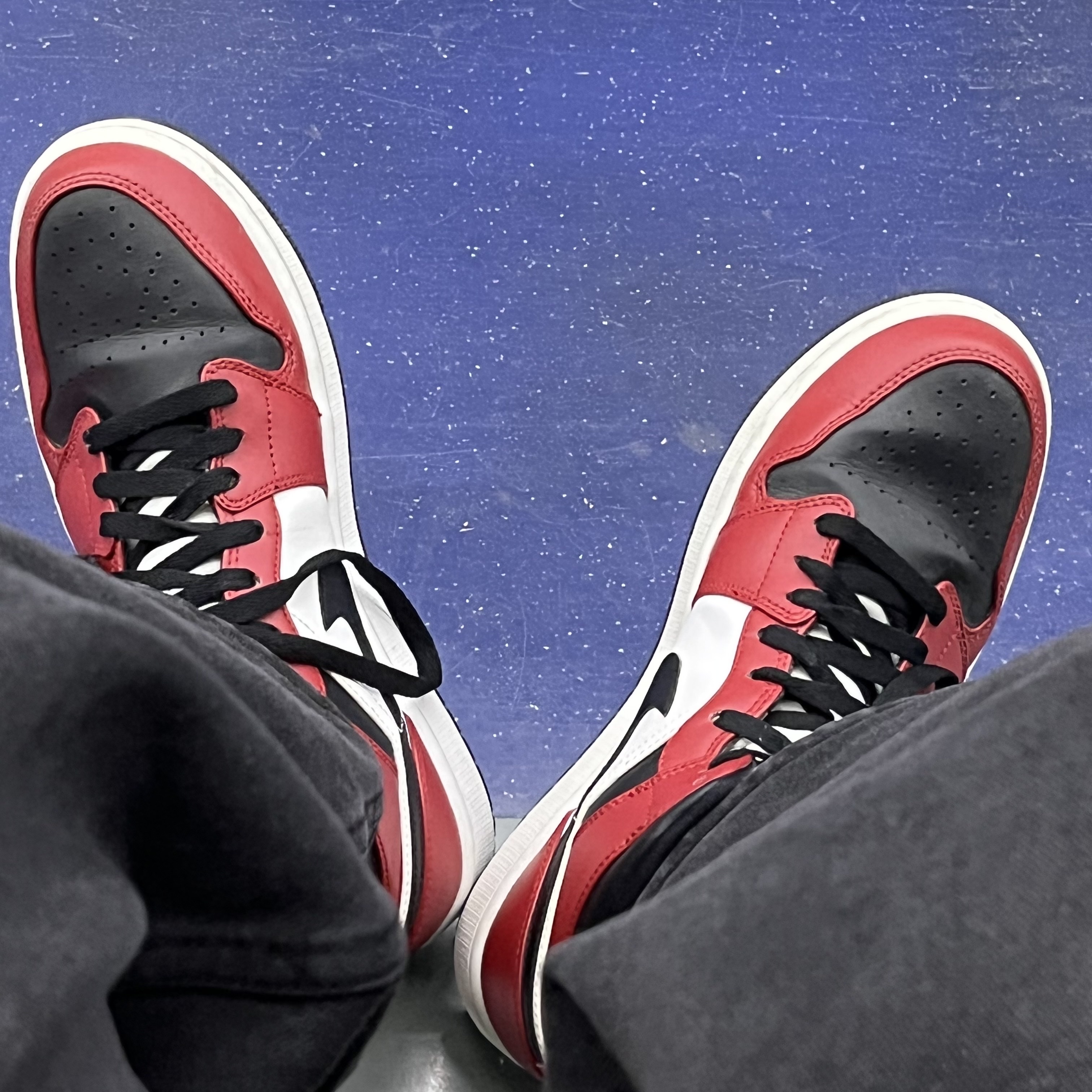 Jordan 1 Mid Chicago Black Toe 착용 스타일