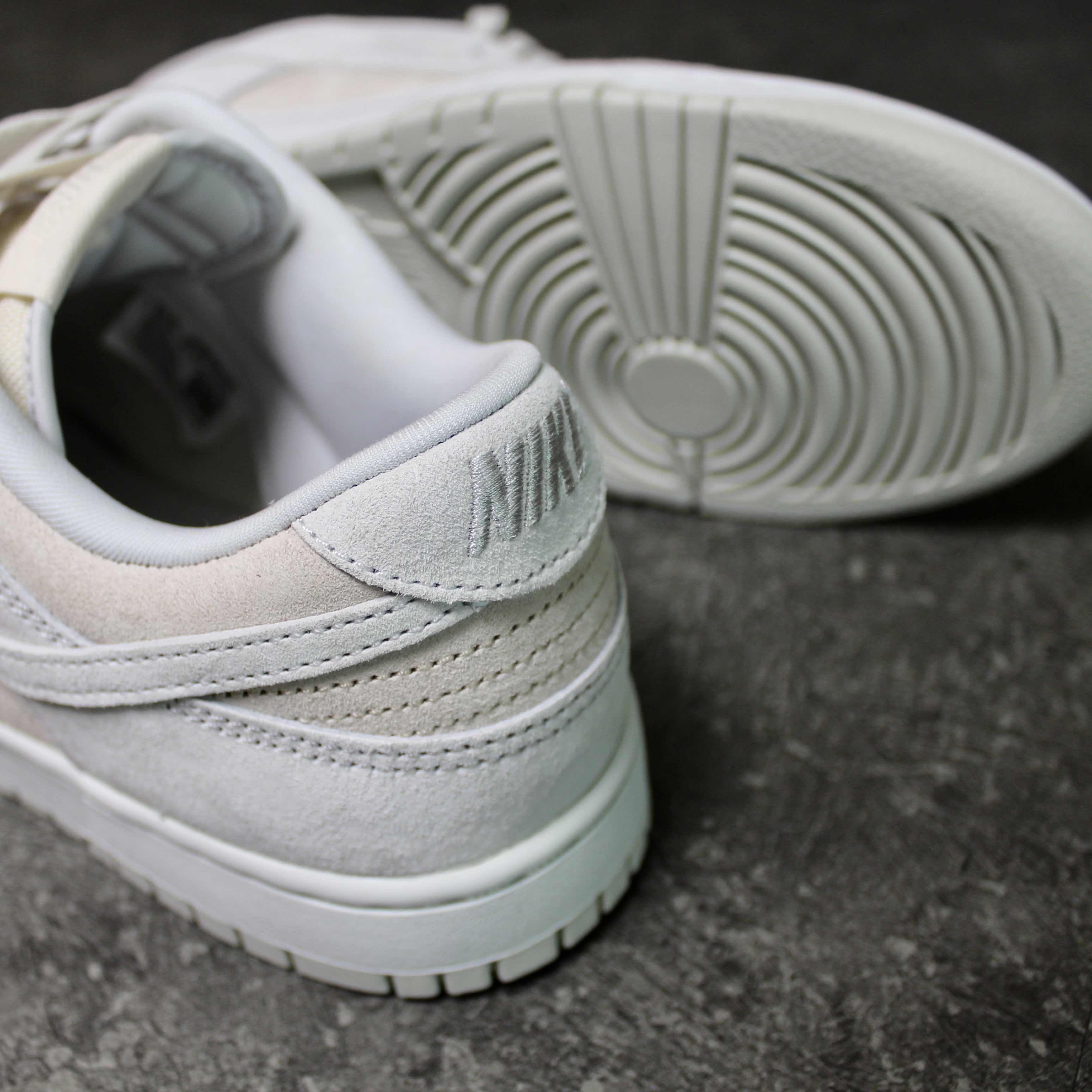 Nike Dunk Low Retro PRM Vast Grey 착용 스타일 - 3