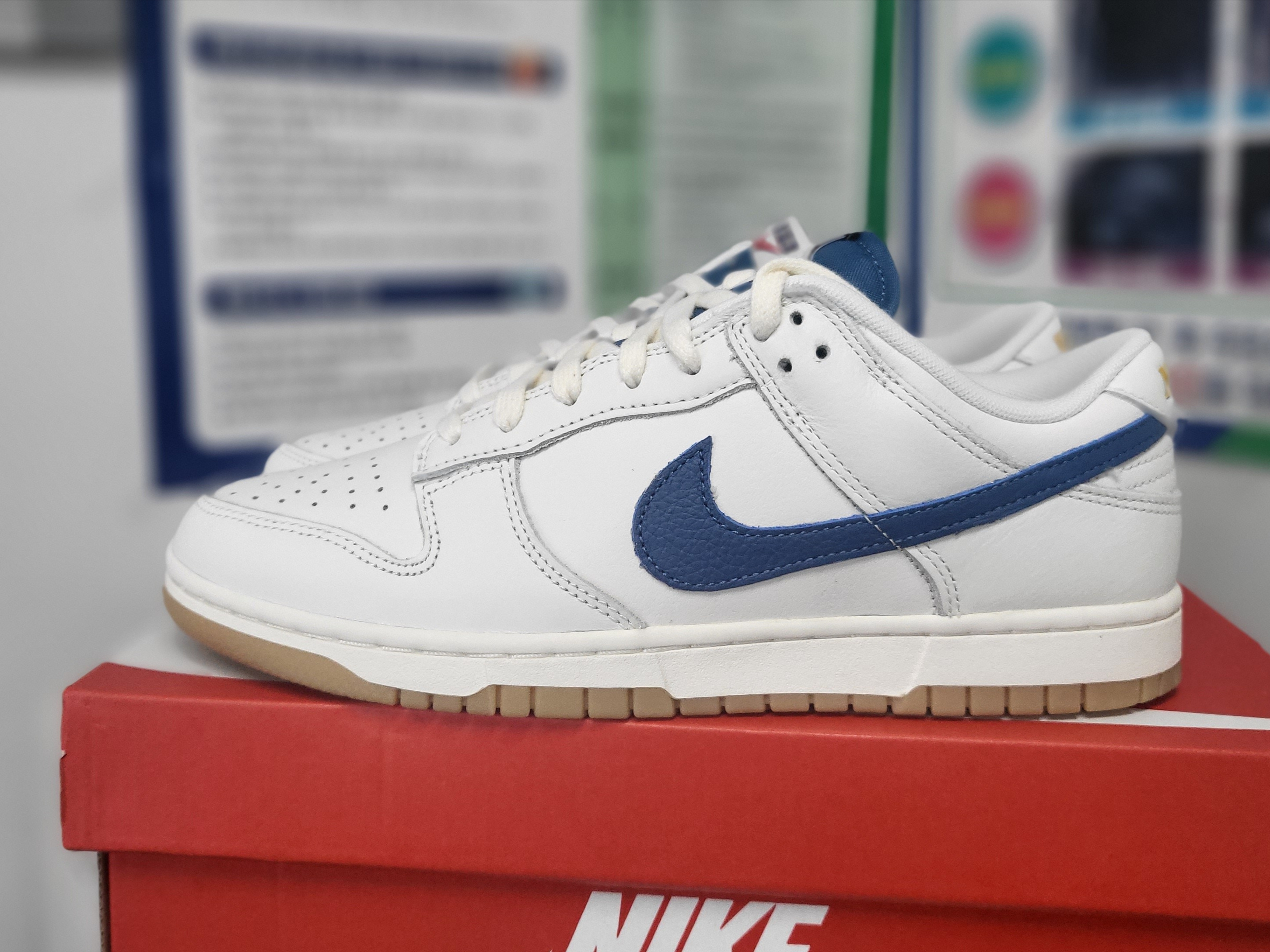 Nike Dunk Low SE Sail Dark Marina Blue 착용 스타일 - 1