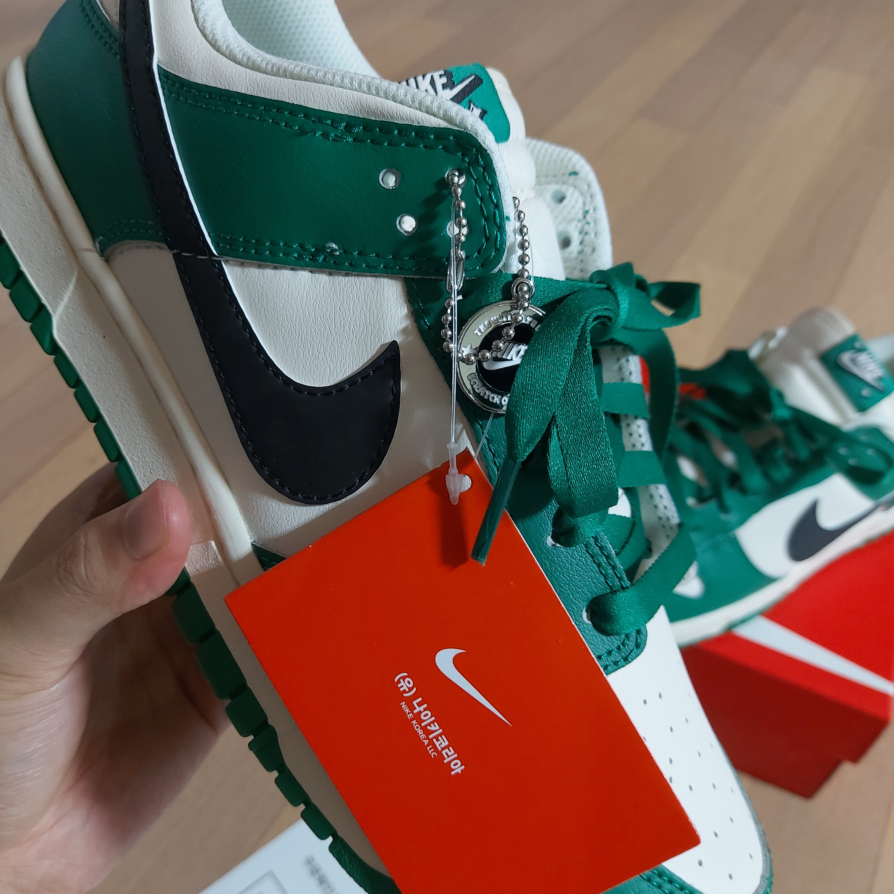 Nike Dunk Low Retro SE Jackpot Malachite 착용 스타일 - 3