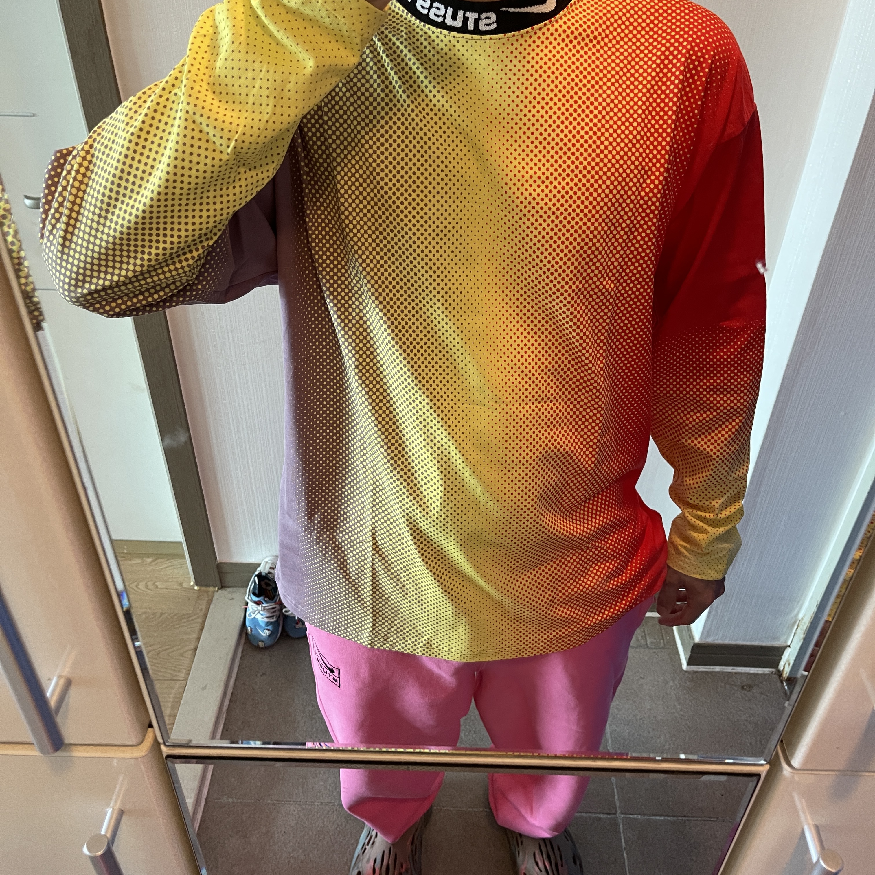Nike x Stussy NRG Washed Fleece Pants Lotus PInk (DO5296-670), Nike x Stussy NRG FL LS Top Multi Color (DO5308-902) 착용 스타일 - 2
