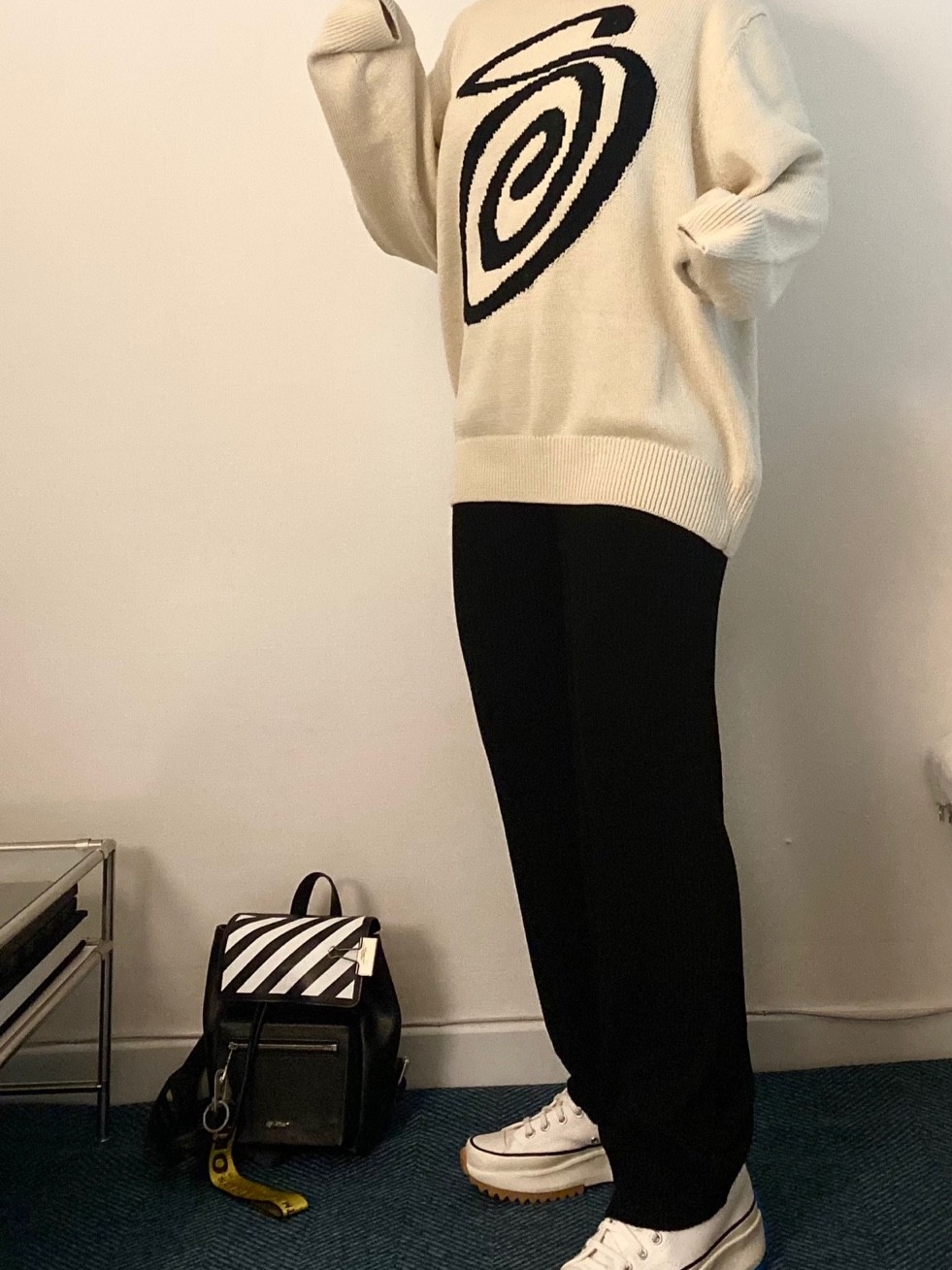 Stussy Curly S Sweater Natural, Converse x JW Anderson Run Star Hike Hi White 착용 스타일 - 2