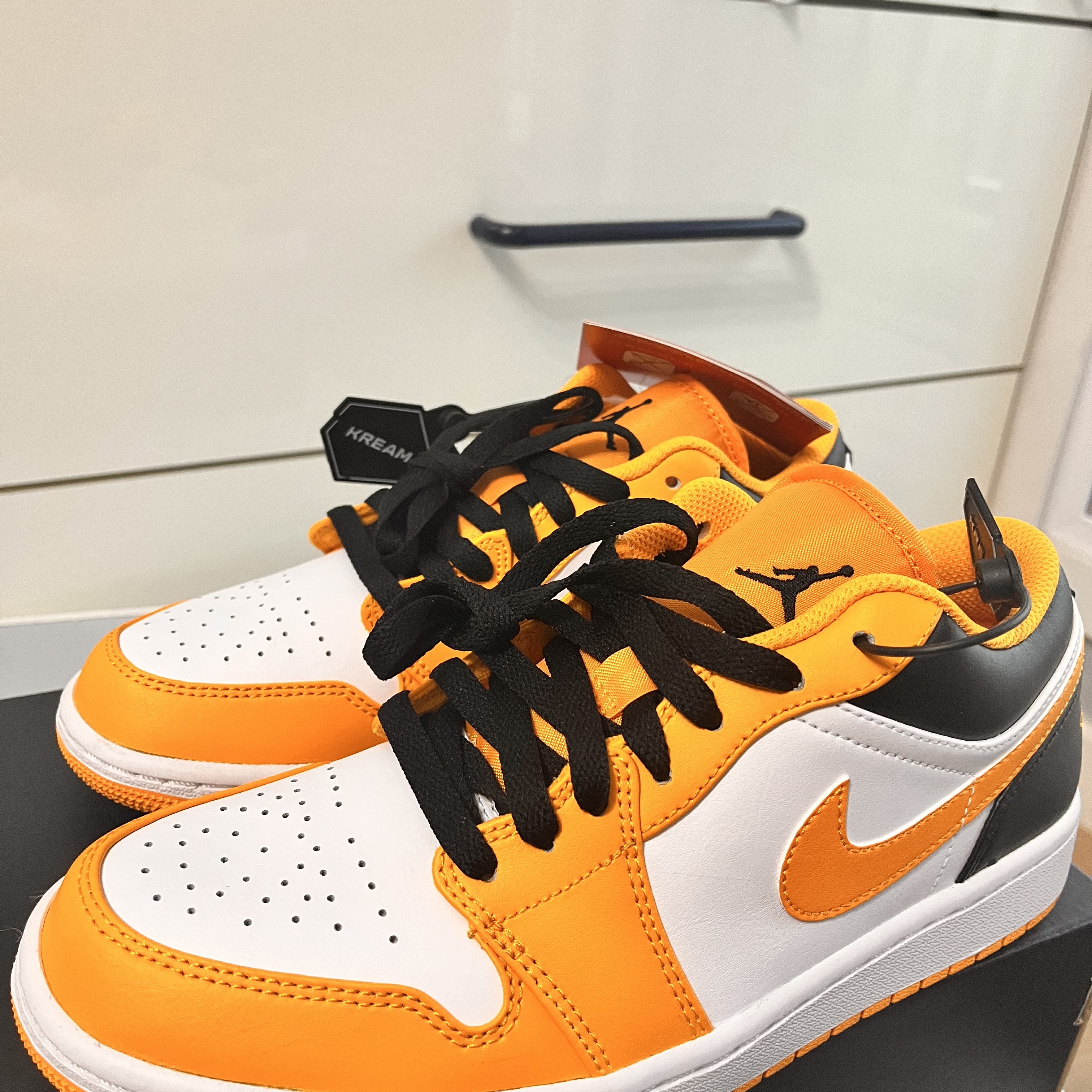 Jordan 1 Low Taxi 착용 스타일 - 1
