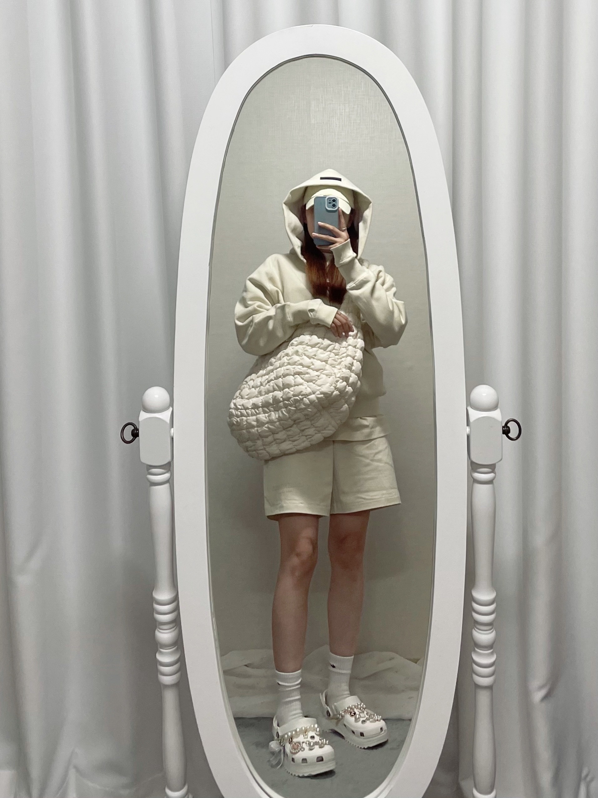 COS Quilted Oversized Shoulder Bag Off White Light Beige, Nike Heritage 86 Futura Washed Cap Light Bone 착용 스타일 - 4