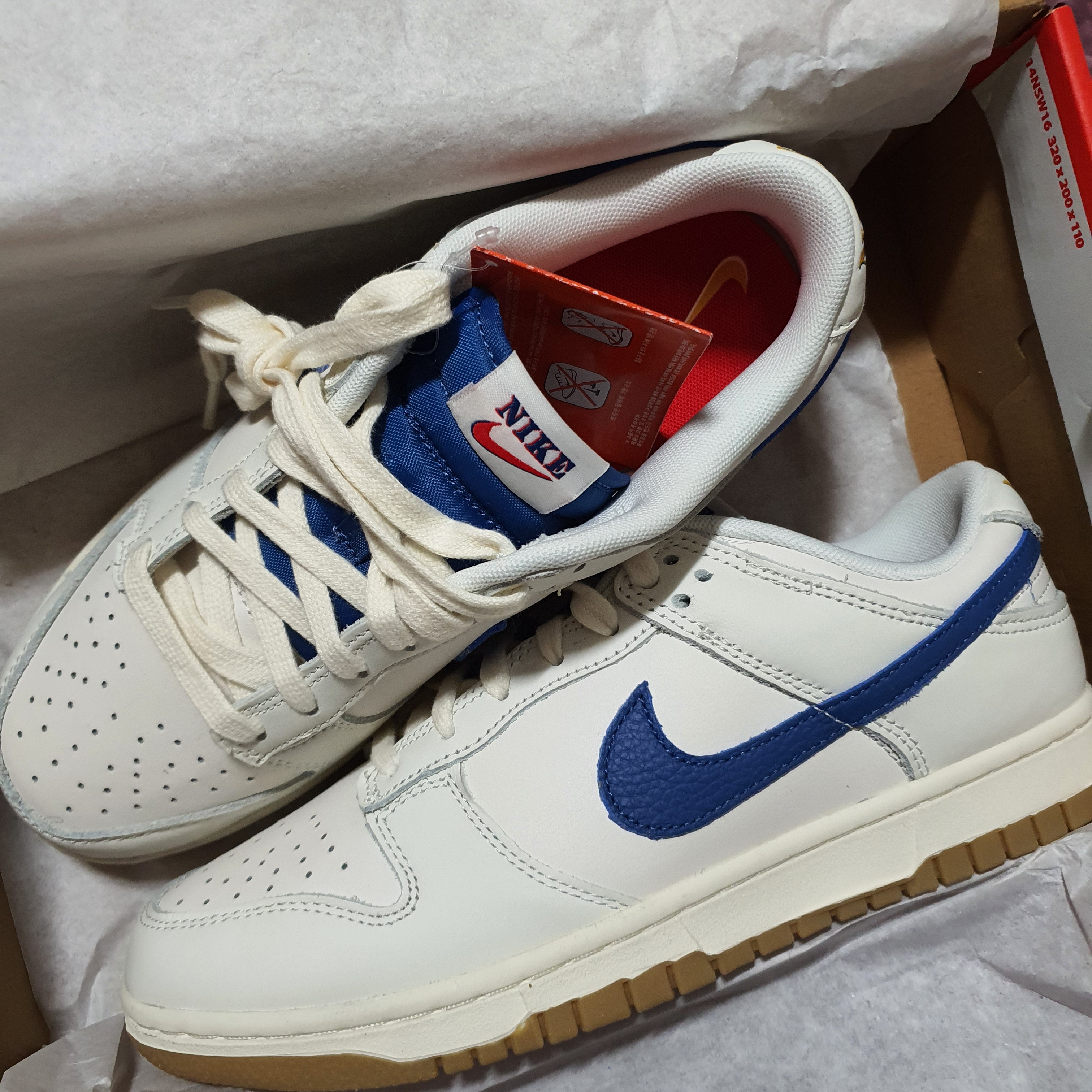 Nike Dunk Low SE Sail Dark Marina Blue 착용 스타일