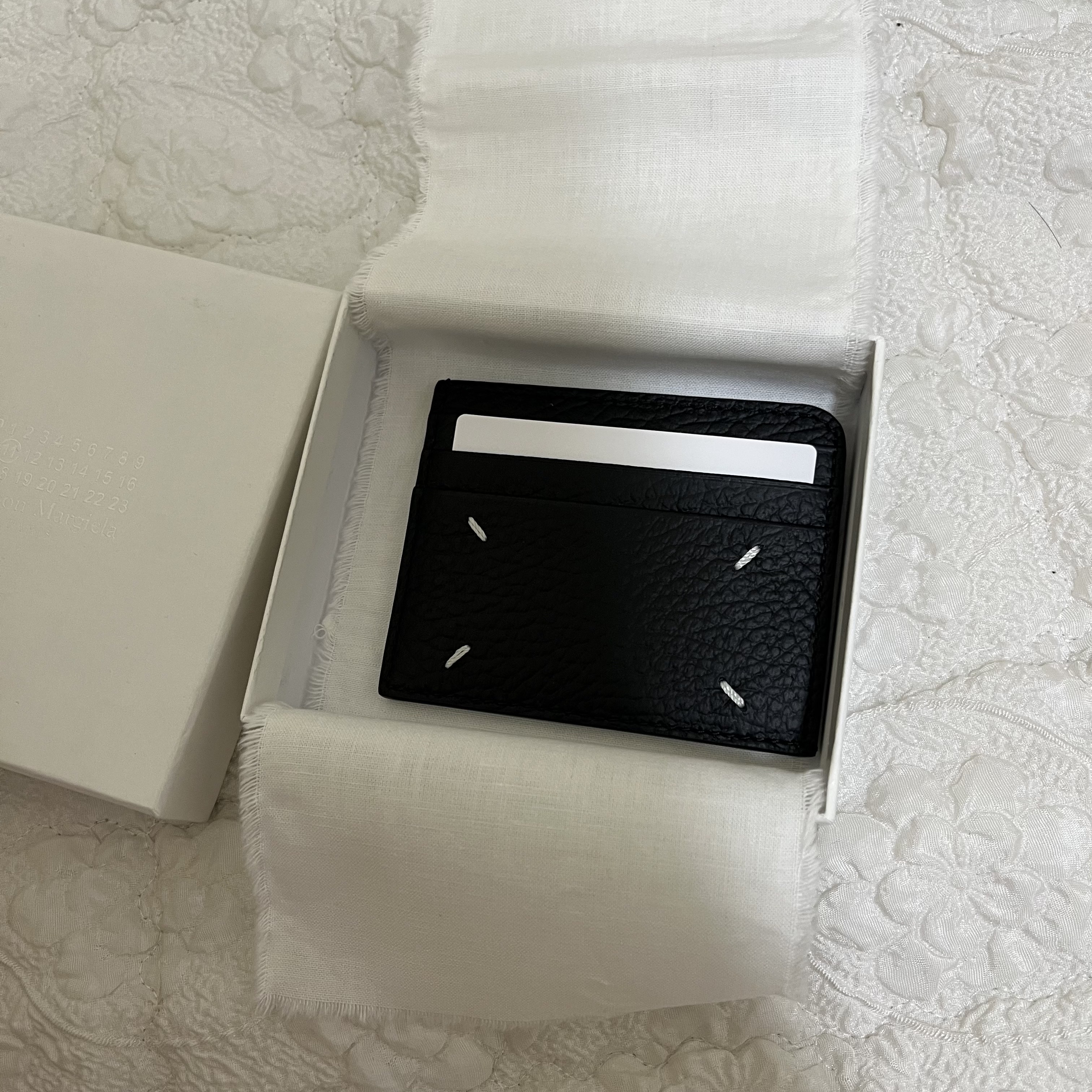 Maison Margiela Numbers Logo Grainy Leather Card Holder Black 착용 스타일 - 2