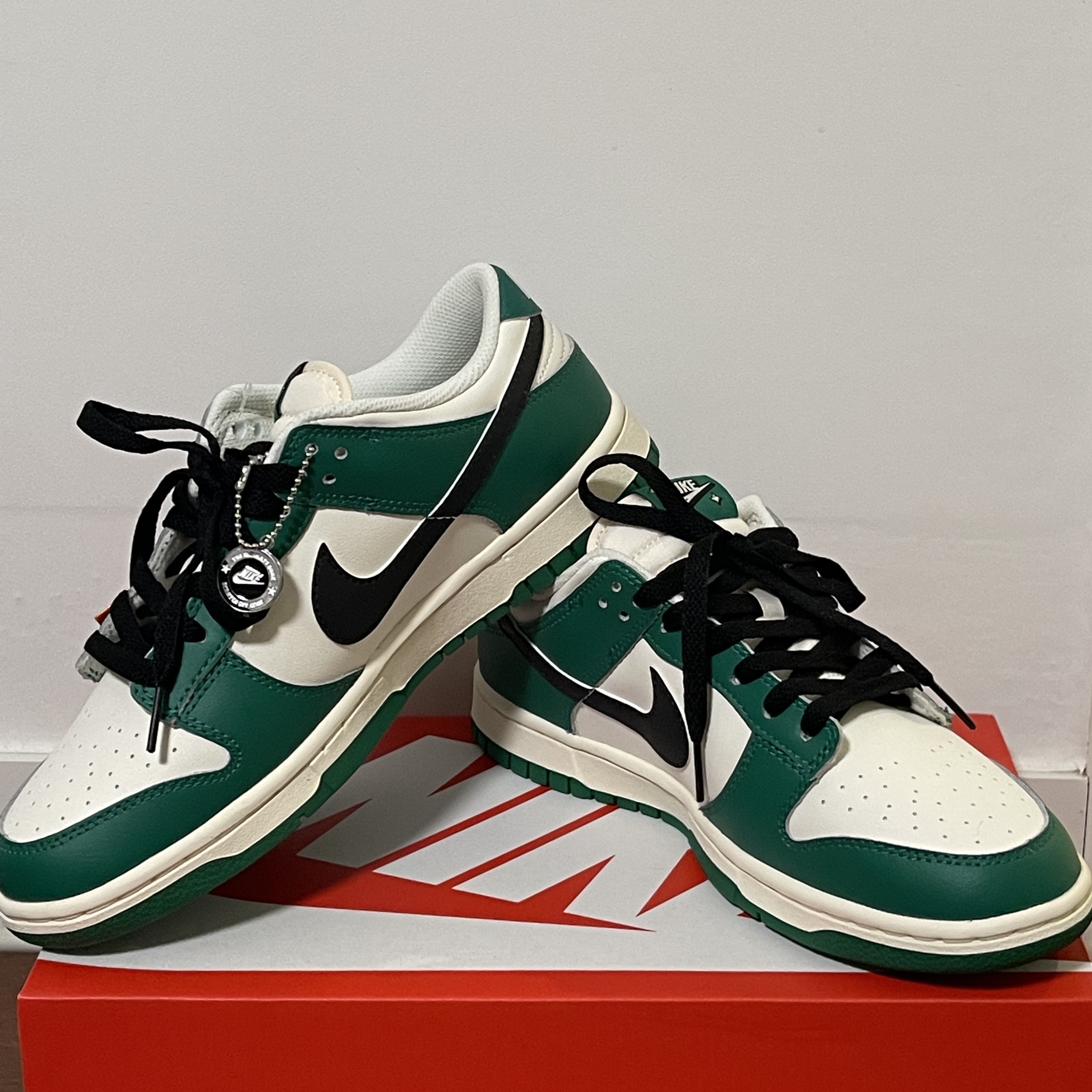 Nike Dunk Low Retro SE Jackpot Malachite 착용 스타일 - 2