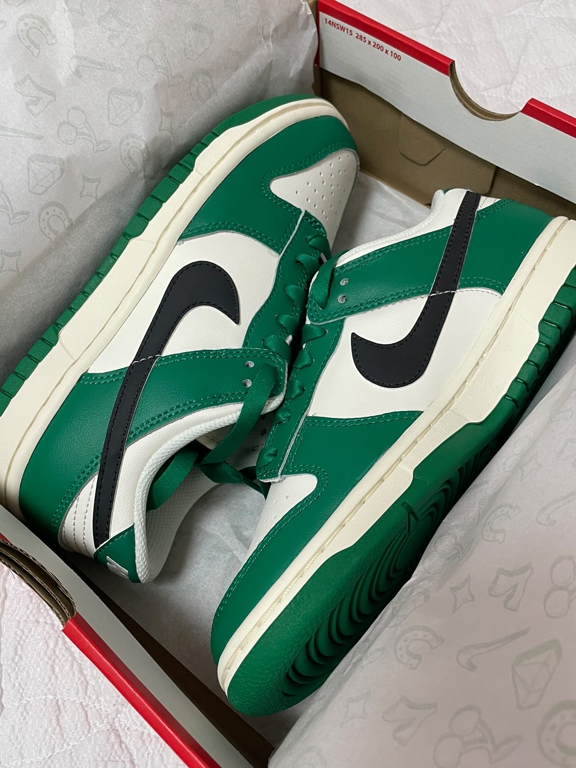 Nike Dunk Low Retro SE Jackpot Malachite 착용 스타일 - 2