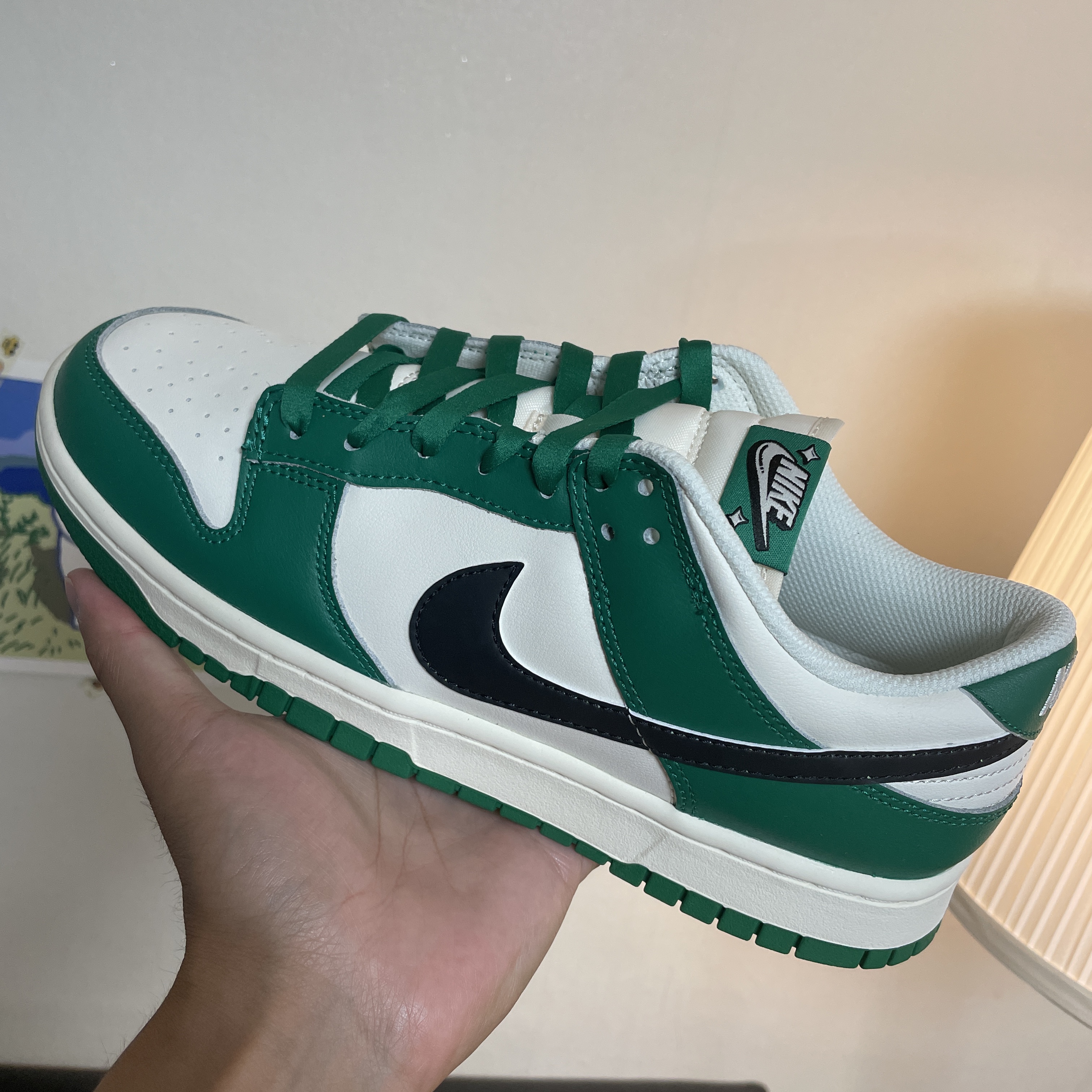 Nike Dunk Low Retro SE Jackpot Malachite, (W) Jordan 1 Retro High OG Lucky Green 착용 스타일 - 2