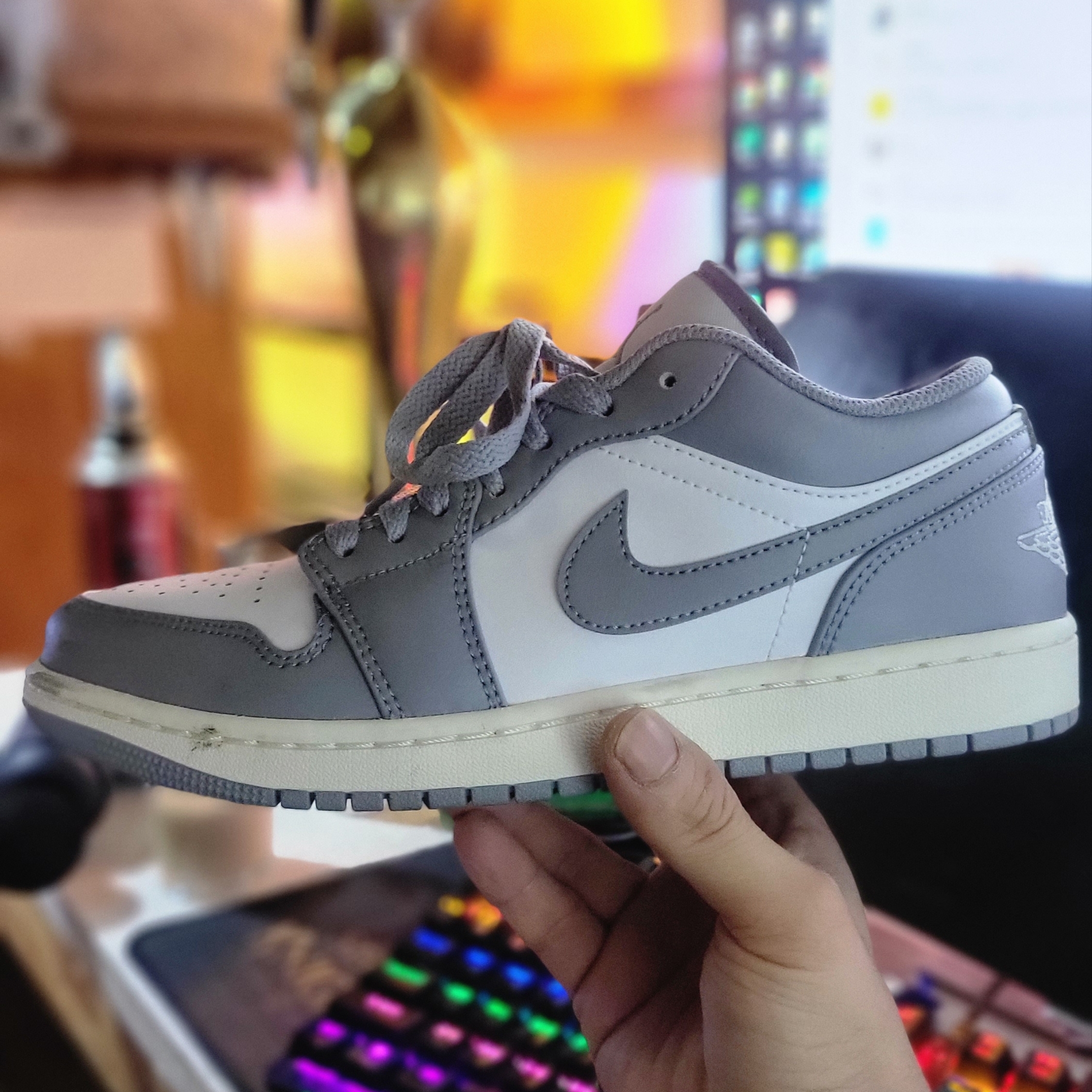 Jordan 1 Low Stealth and White 착용 스타일