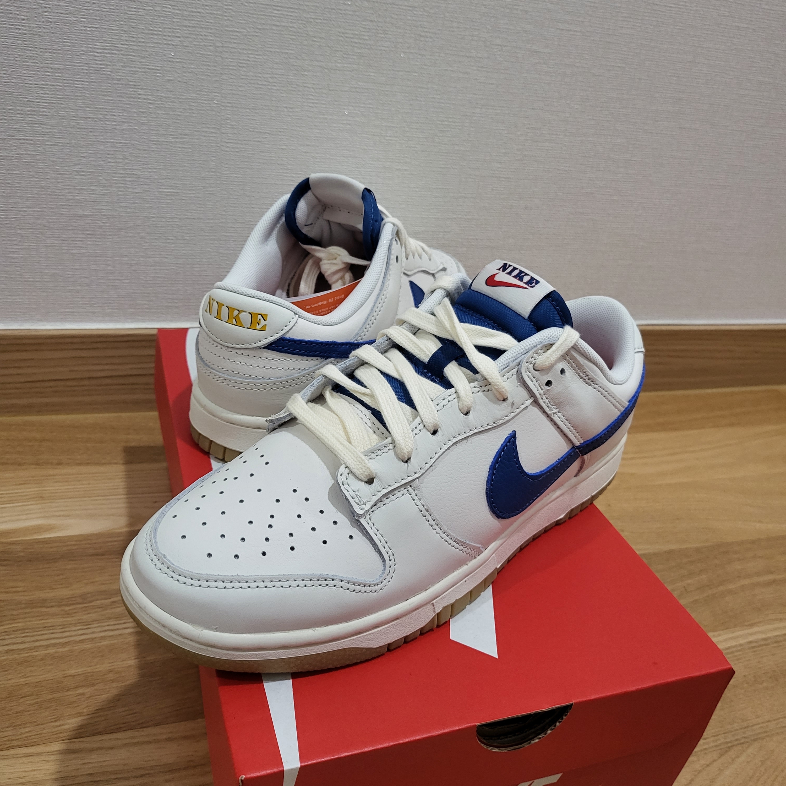 Nike Dunk Low SE Sail Dark Marina Blue 착용 스타일 - 2