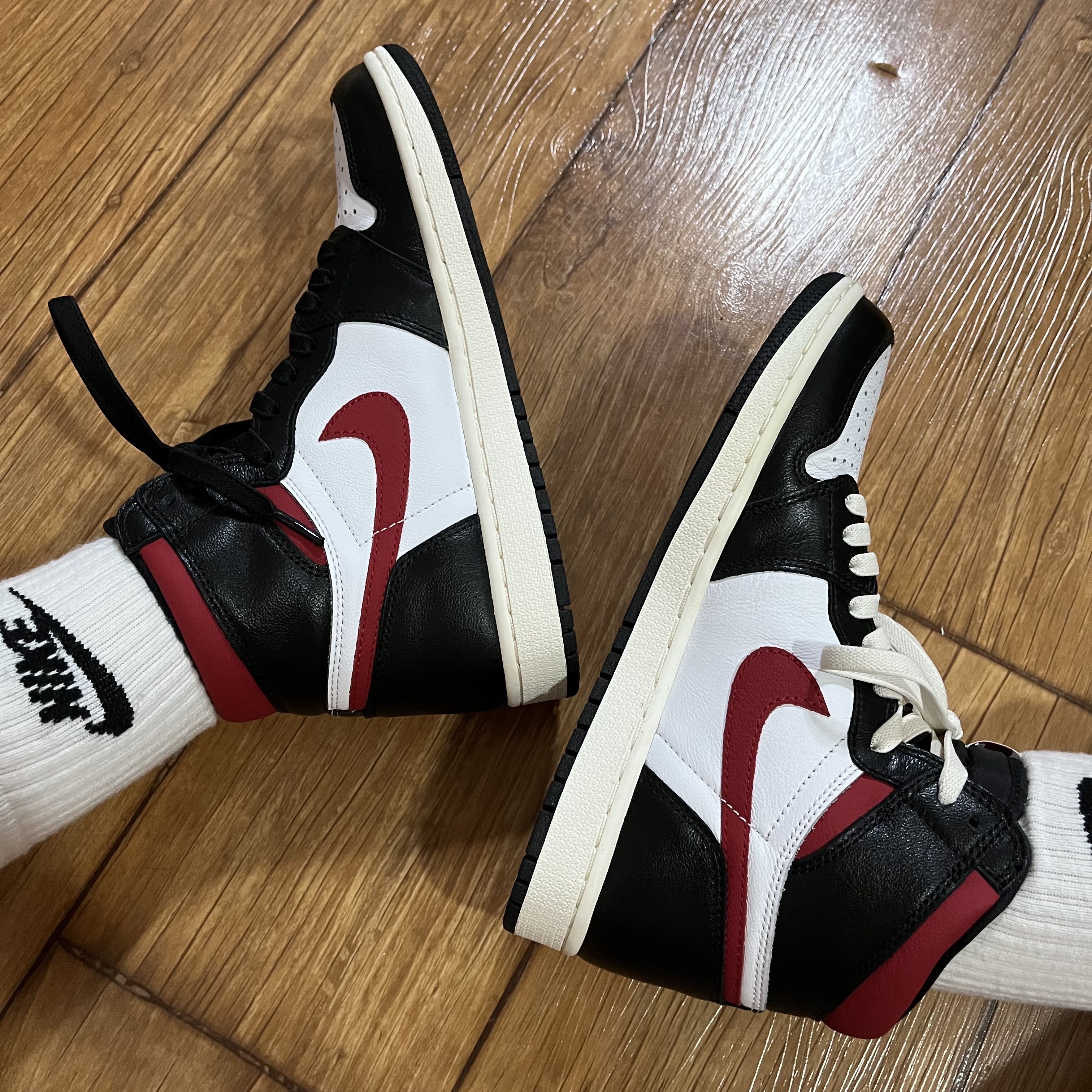 Jordan 1 Retro High OG Gym Red 착용 스타일 - 1