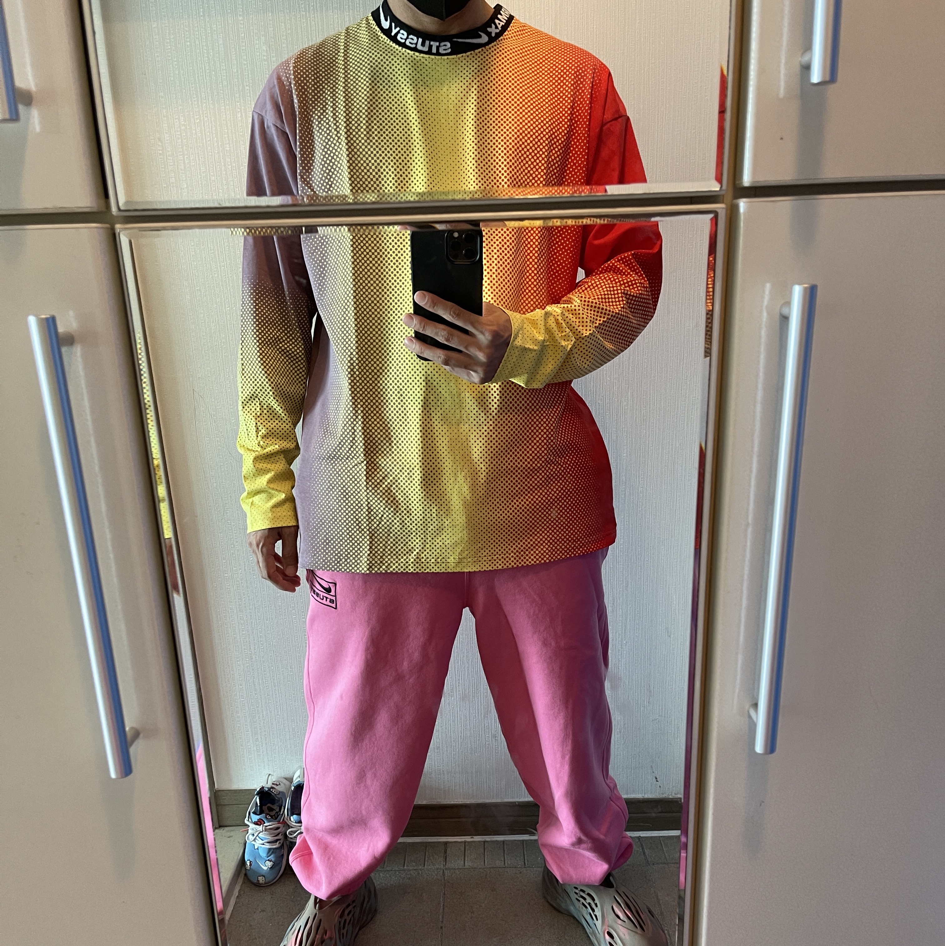 Nike x Stussy NRG Washed Fleece Pants Lotus PInk (DO5296-670), Nike x Stussy NRG FL LS Top Multi Color (DO5308-902) 착용 스타일 - 4