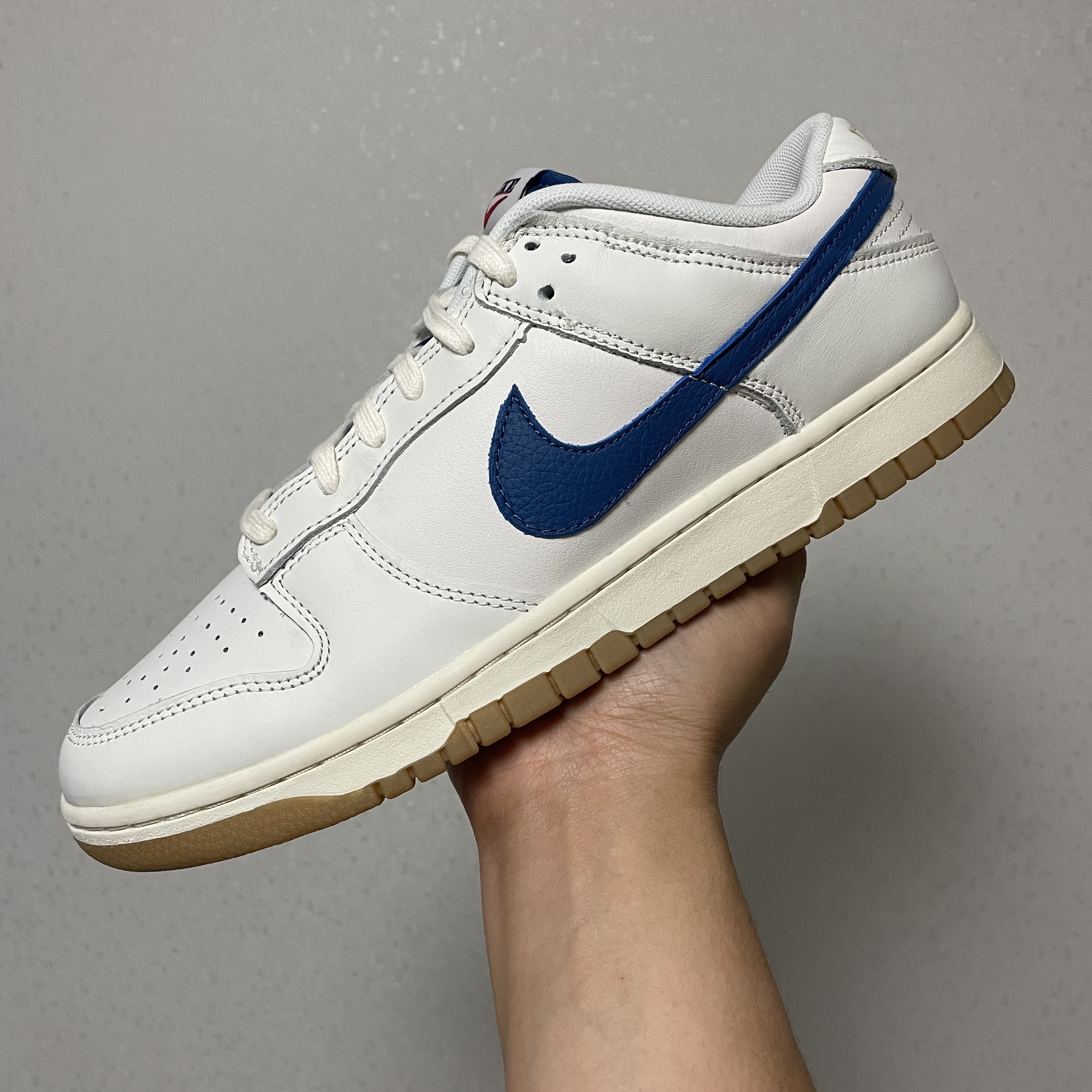 Nike Dunk Low SE Sail Dark Marina Blue 착용 스타일 - 1