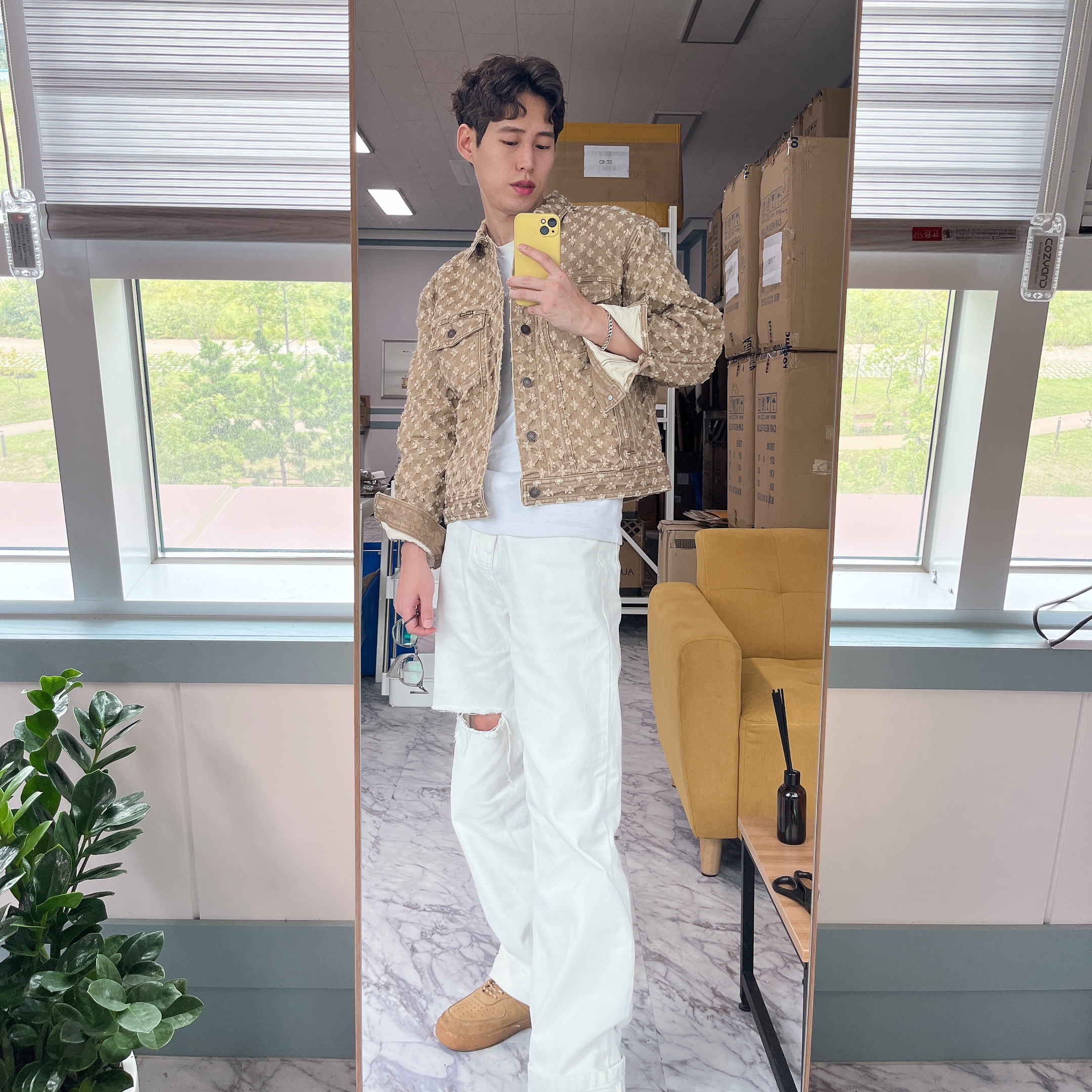 Supreme Hole Punch Denim Trucker Jacket Brown - 20SS, Nike Air Force 1 High Flax 착용 스타일