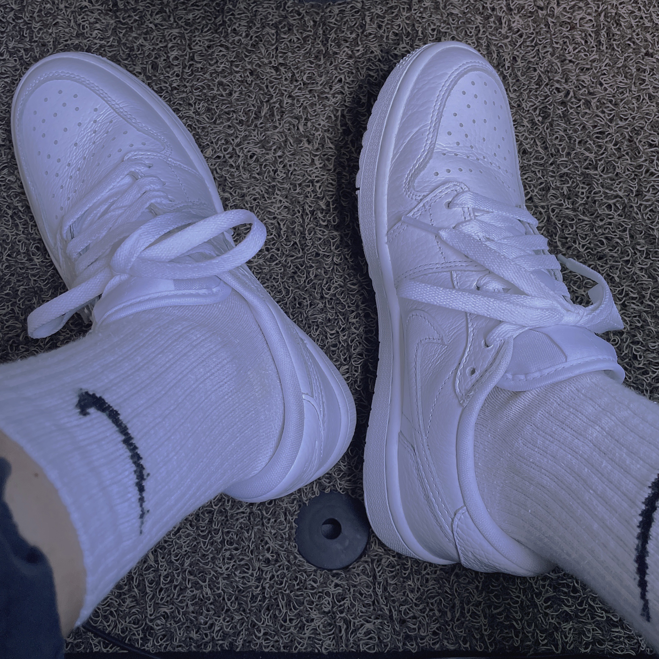 Jordan 1 Low Golf Triple White 착용 스타일