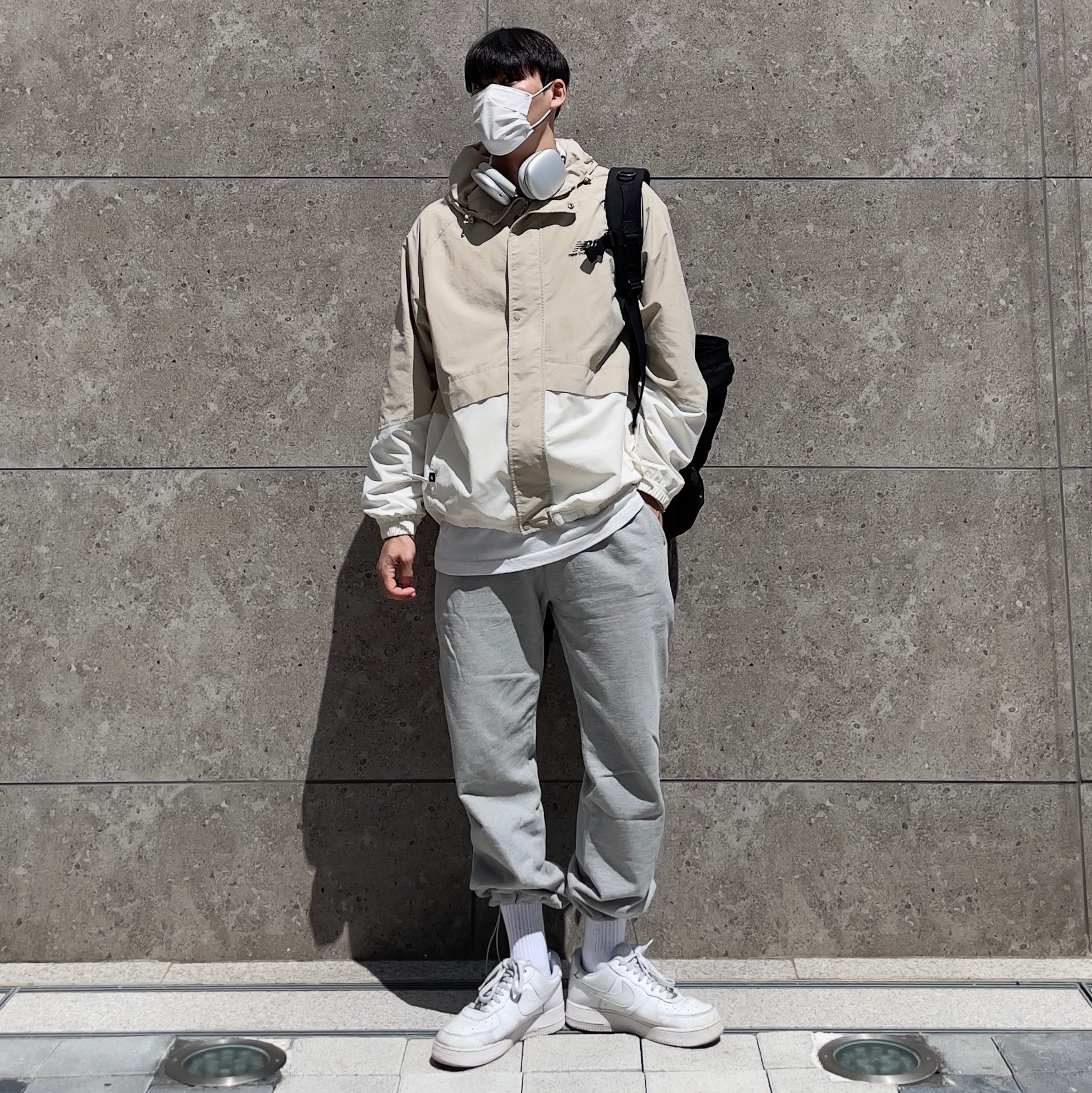 Apple AirPods Max Lightning Silver (Korean Ver.), Nike Air Force 1 '07 Low White 착용 스타일